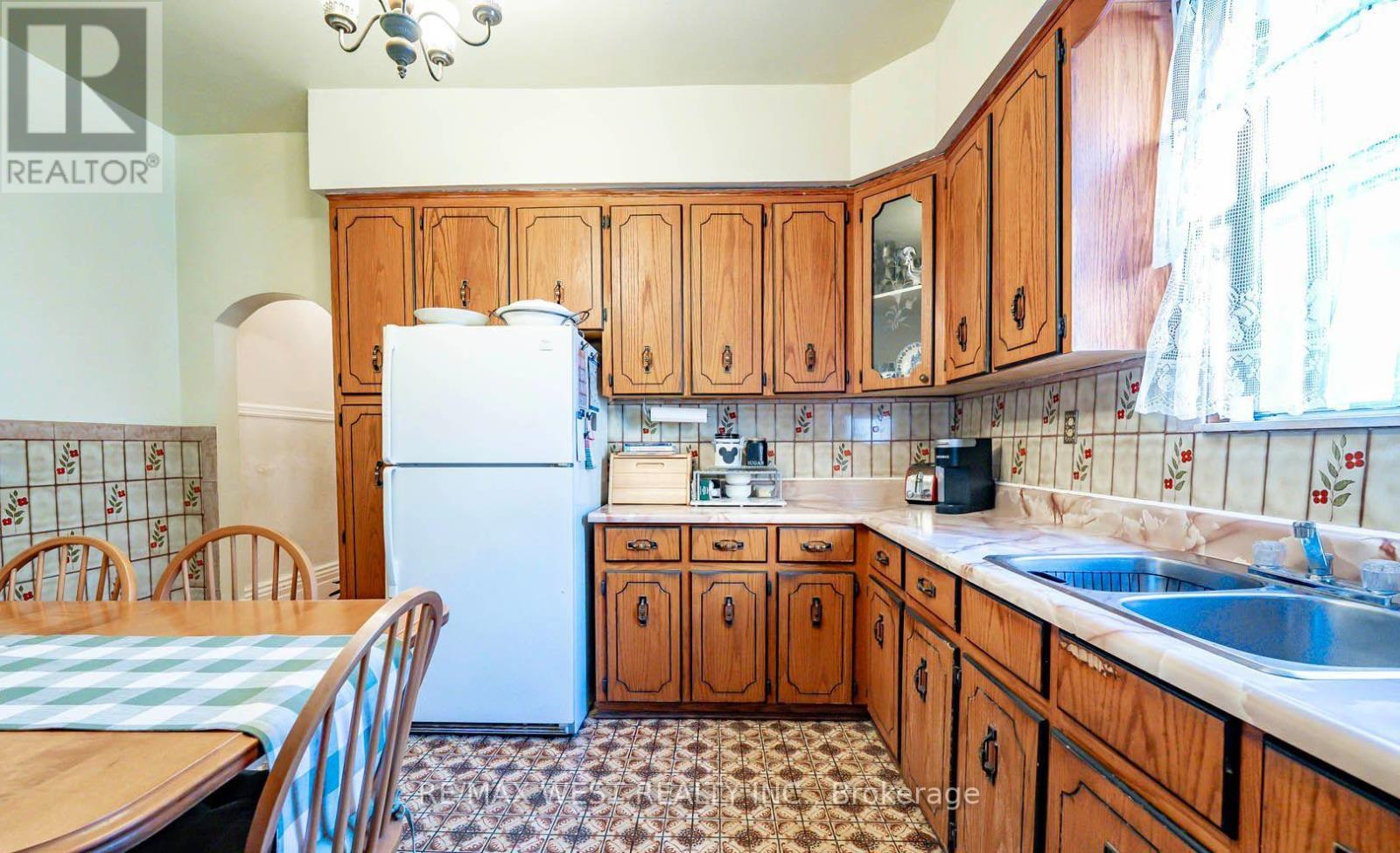 217 Gladstone Avenue Property Photo 11
