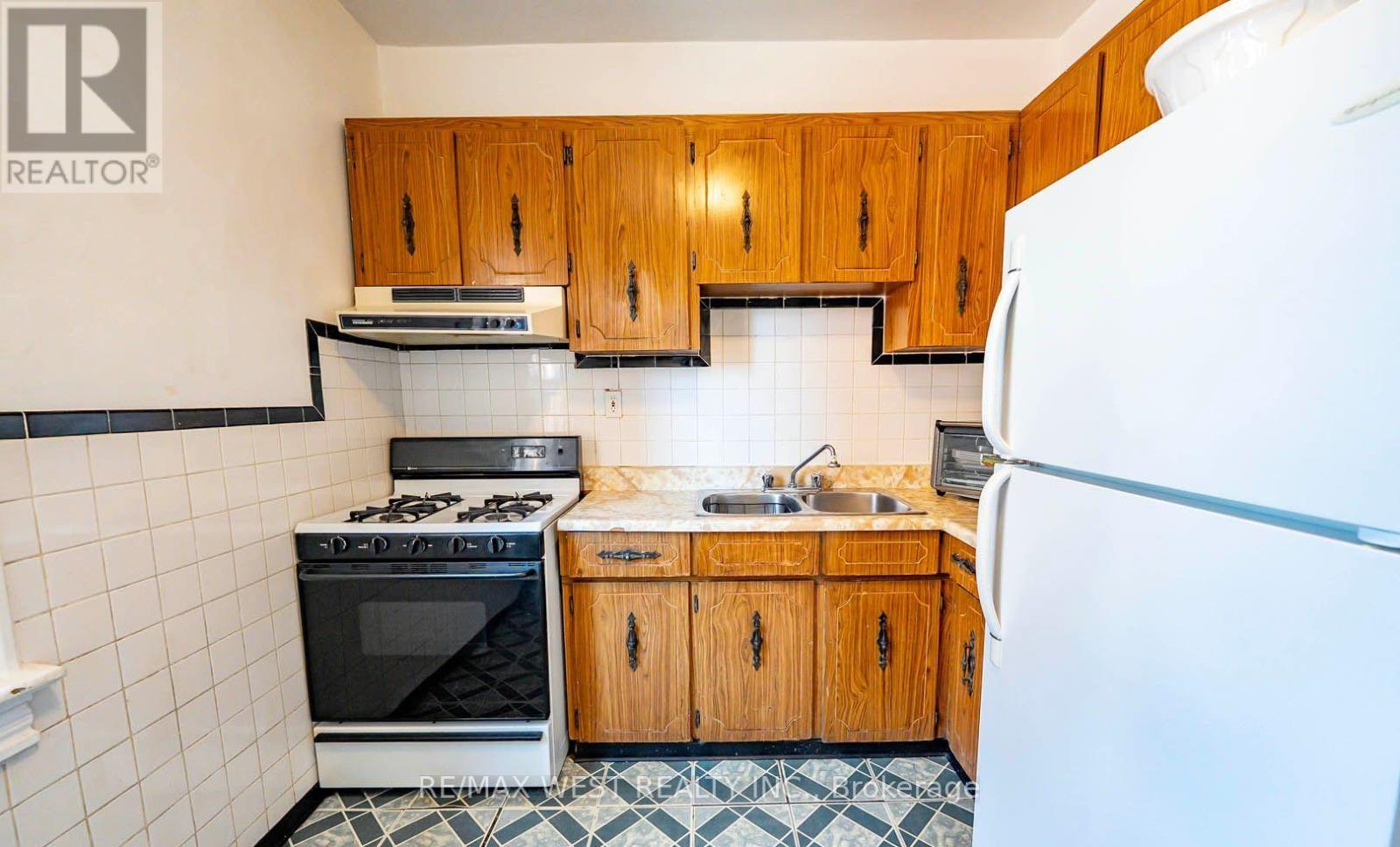 217 Gladstone Avenue Property Photo 21