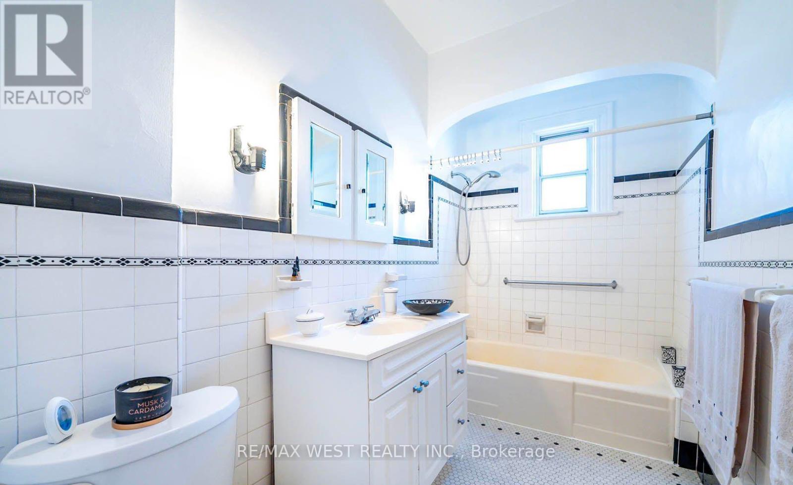 217 Gladstone Avenue Property Photo 25