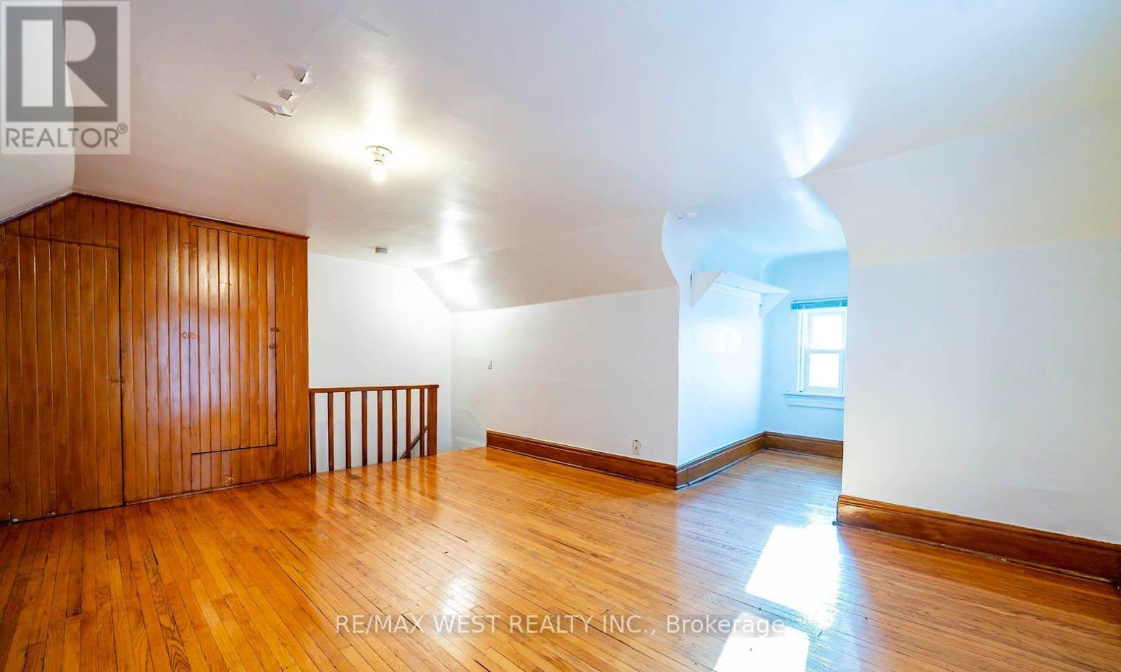 217 Gladstone Avenue Property Photo 28