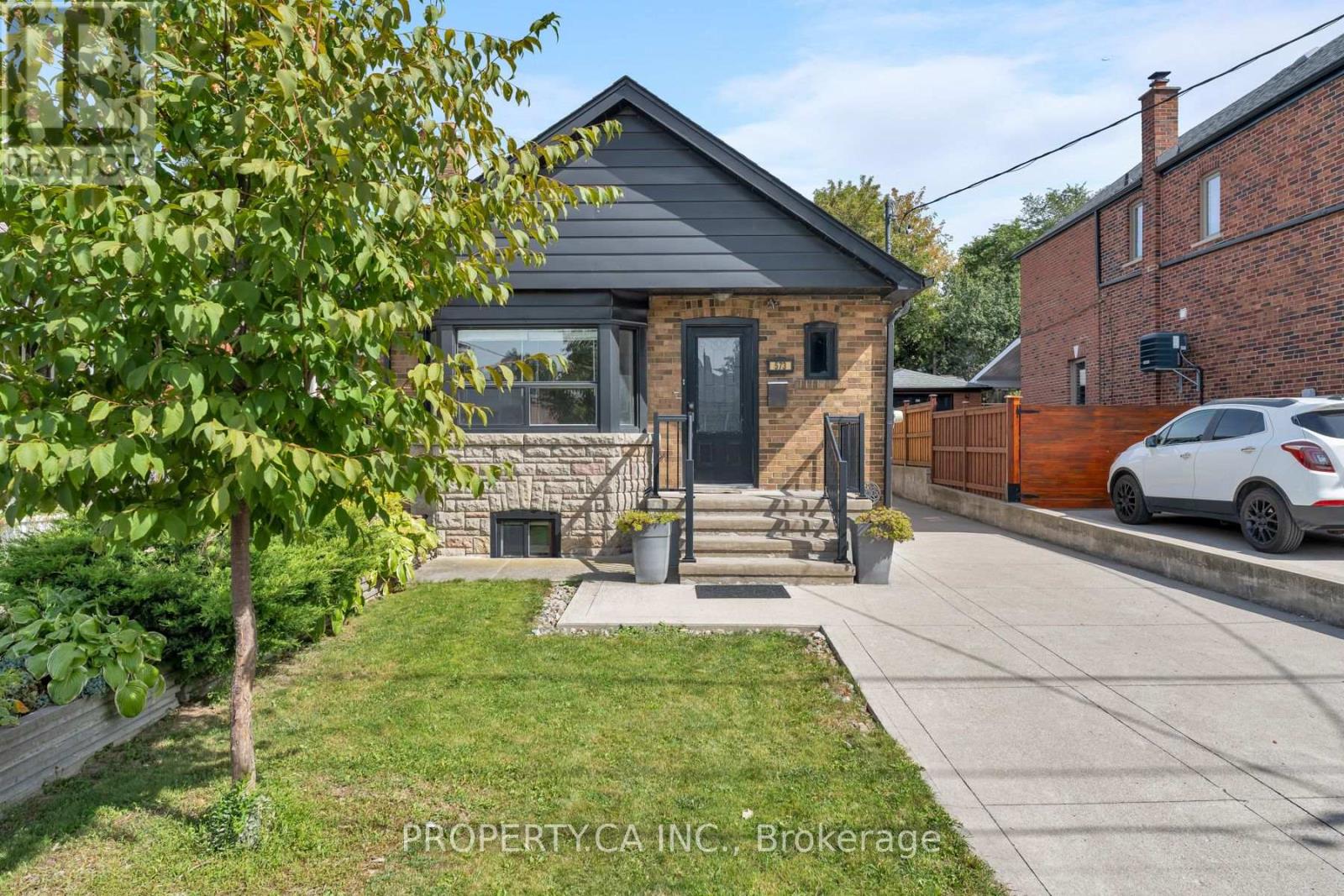 573 Northcliffe Boulevard Property Photo 1