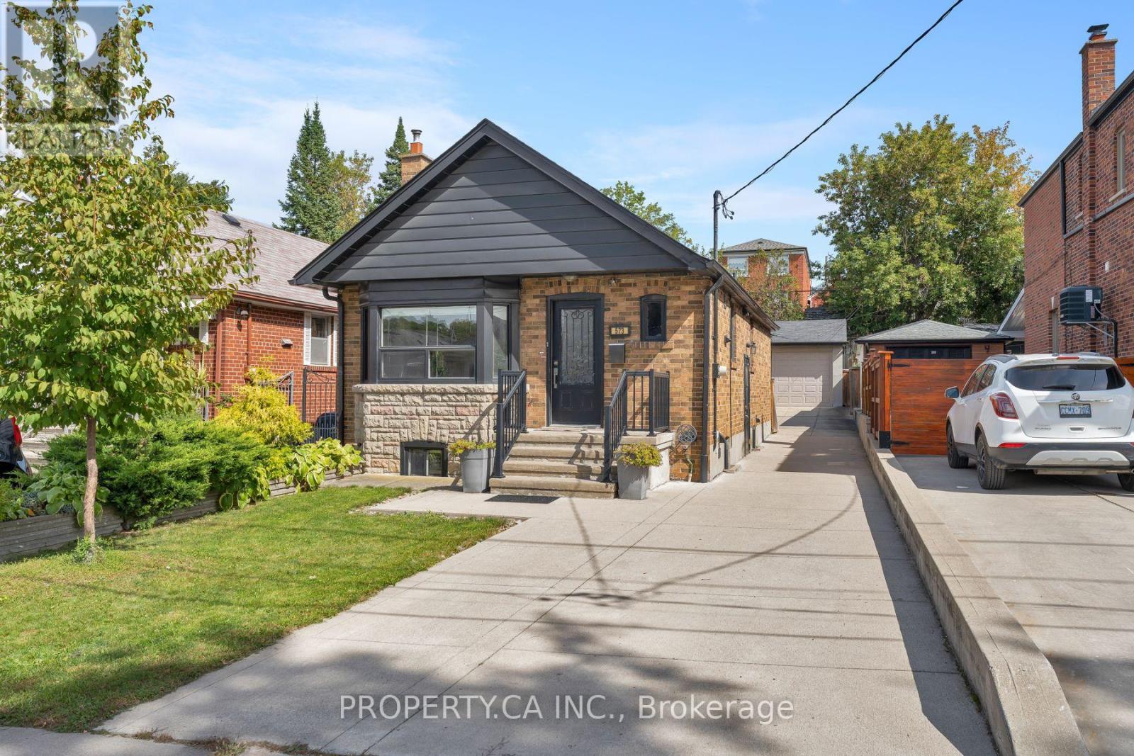 573 Northcliffe Boulevard Property Photo 2