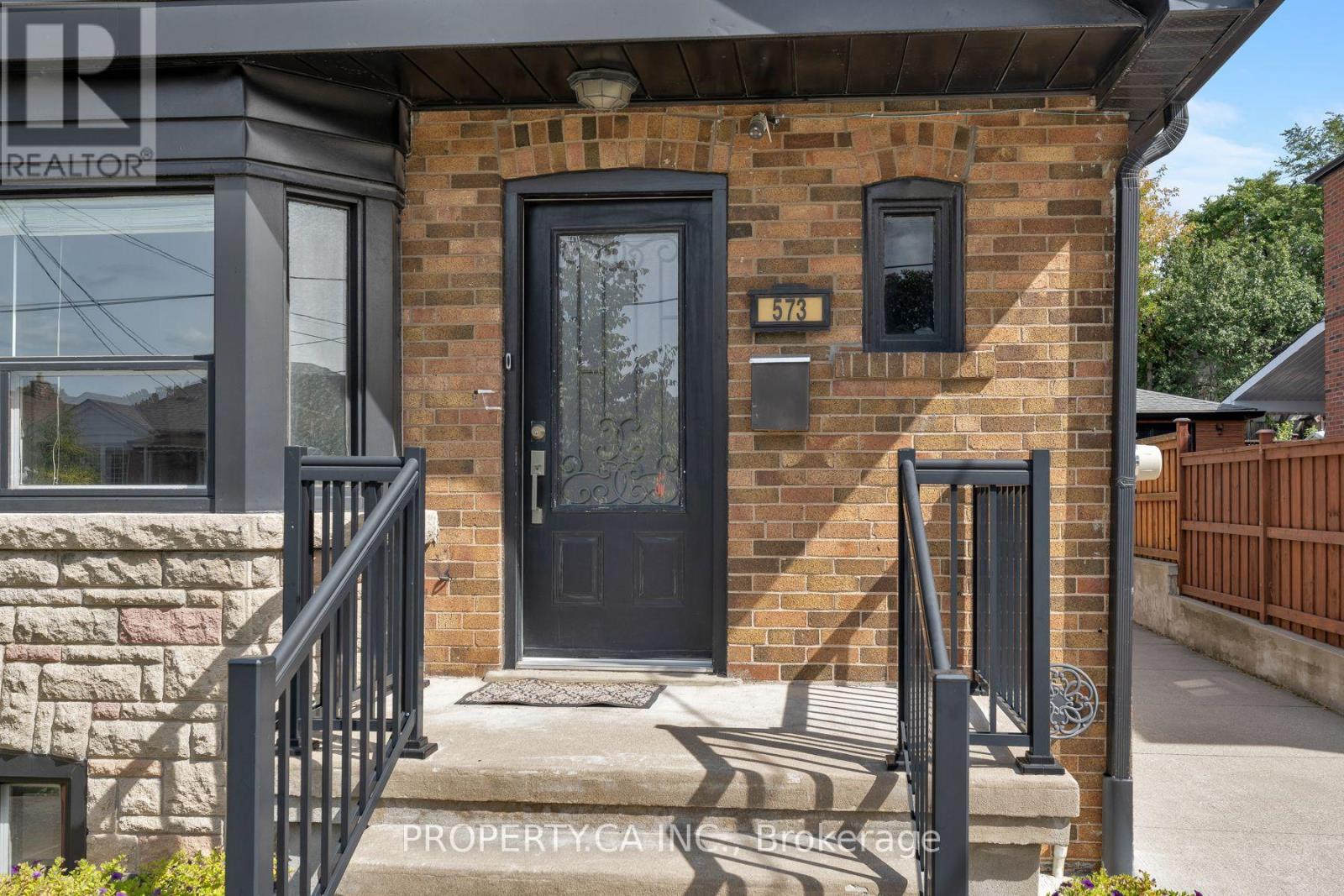 573 Northcliffe Boulevard Property Photo 3