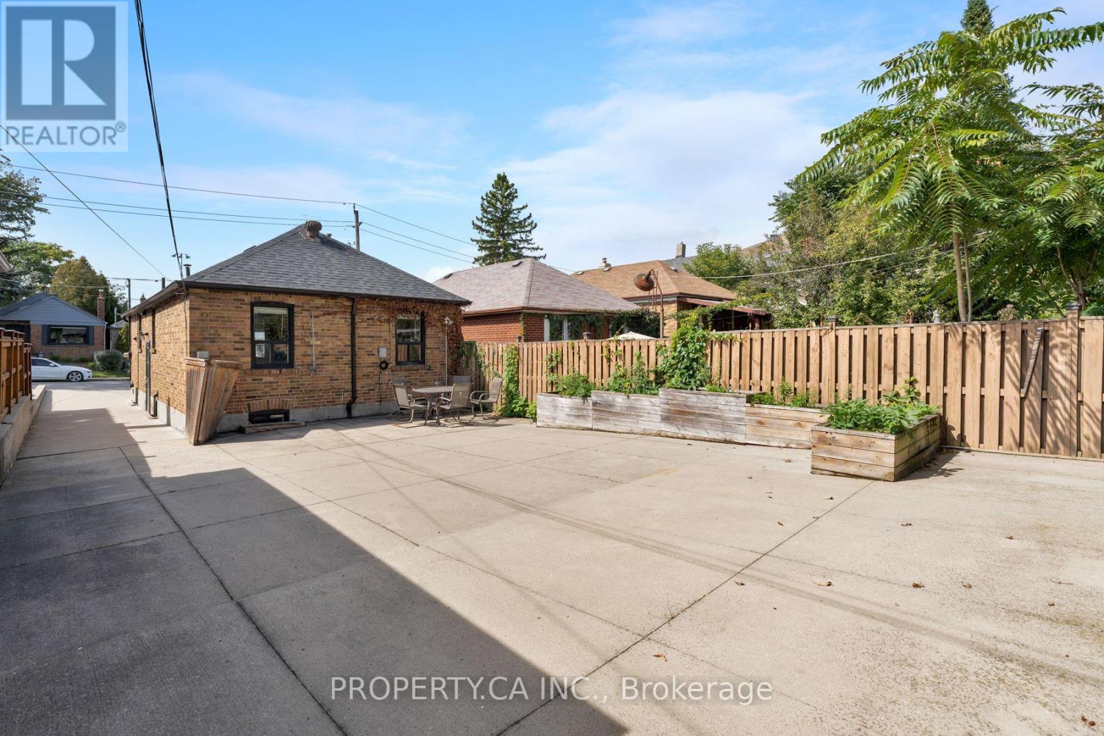 573 Northcliffe Boulevard Property Photo 28