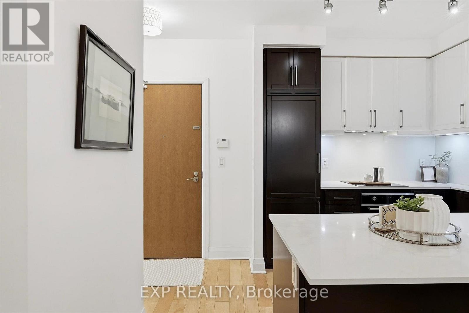 213 - 21 Clairtrell Road Property Photo 2