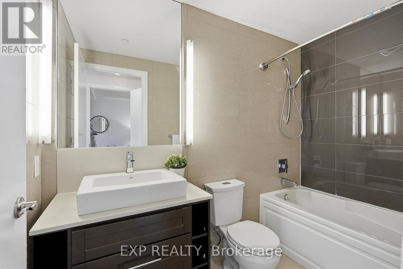 213 - 21 Clairtrell Road Property Photo 24