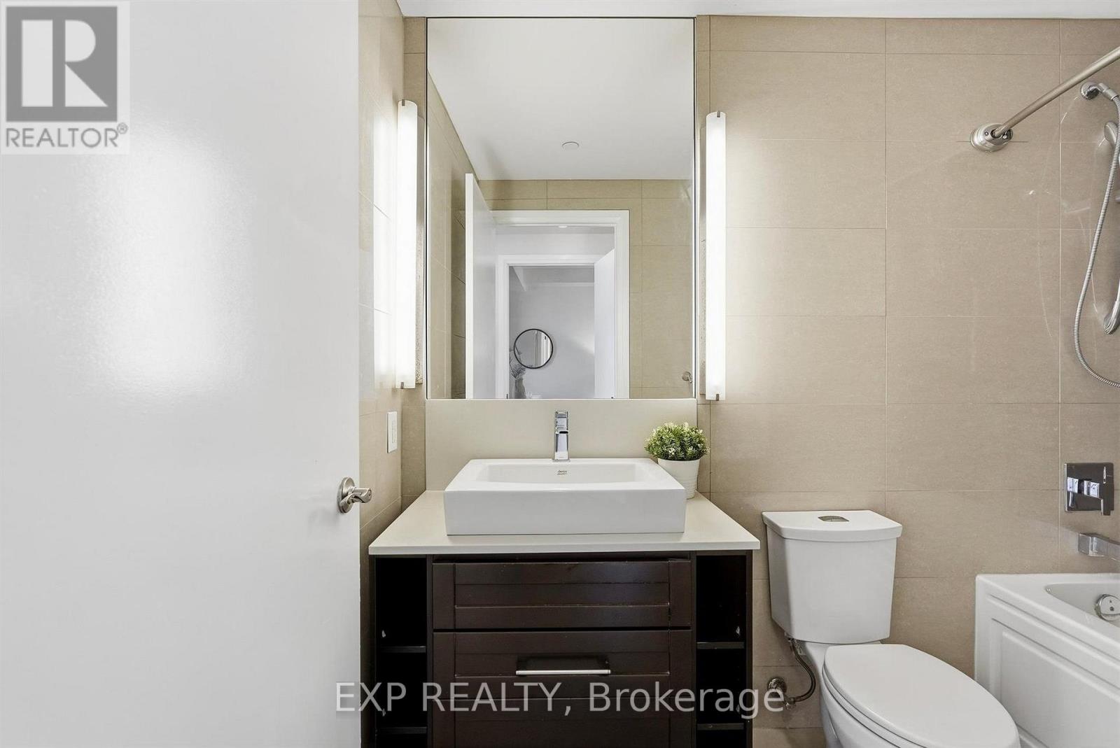 213 - 21 Clairtrell Road Property Photo 25