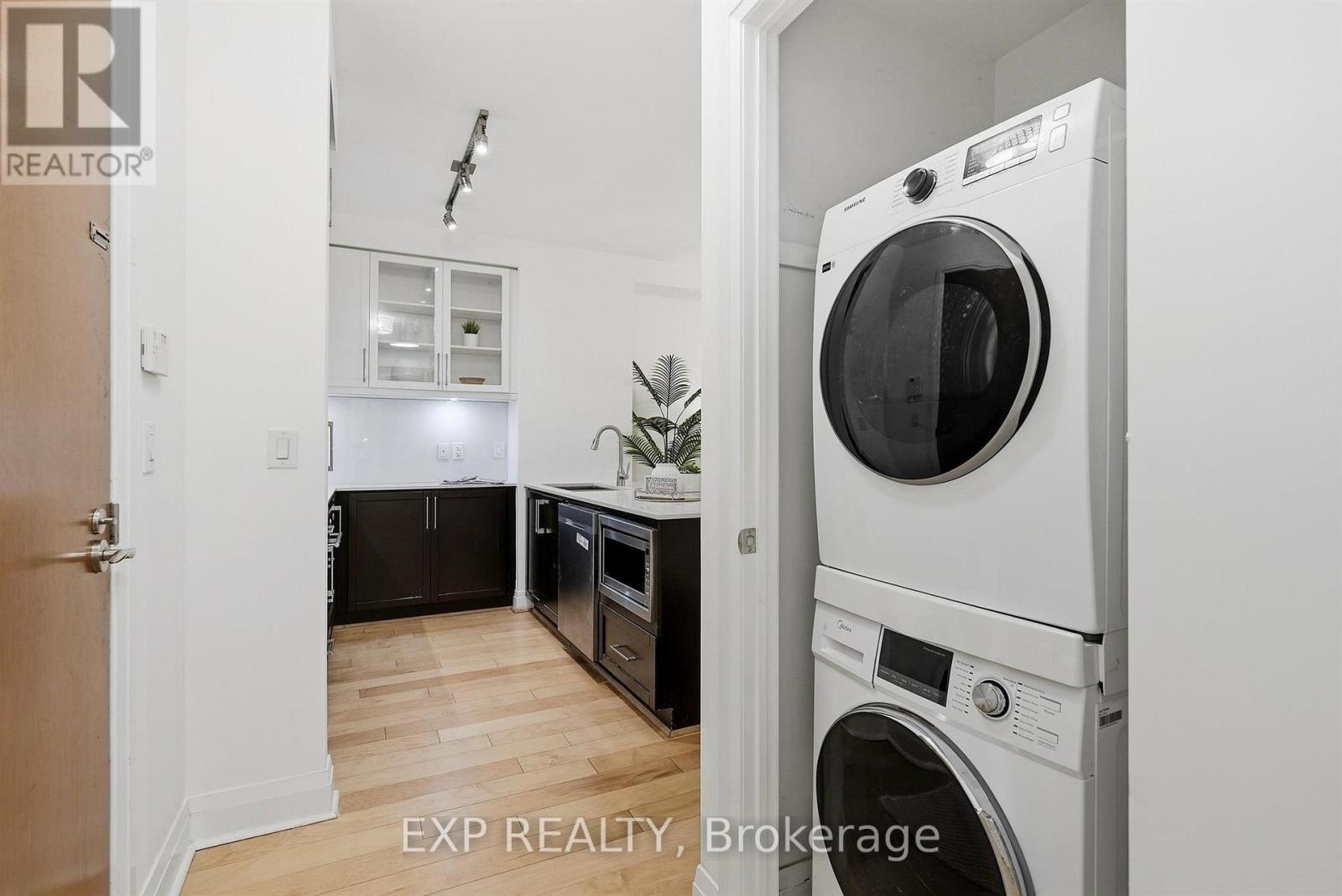 213 - 21 Clairtrell Road Property Photo 28