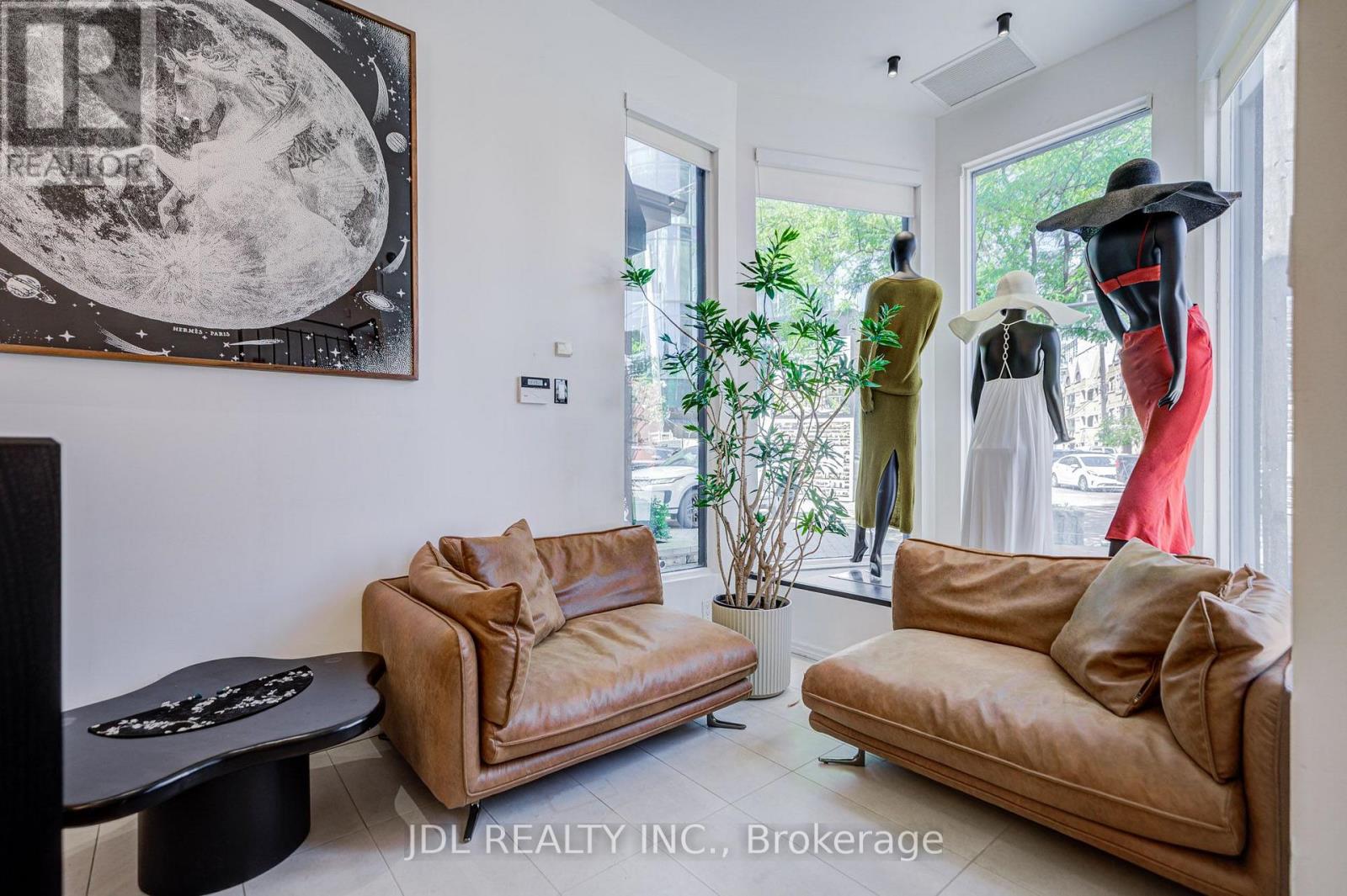 301 Davenport Road Property Photo 4