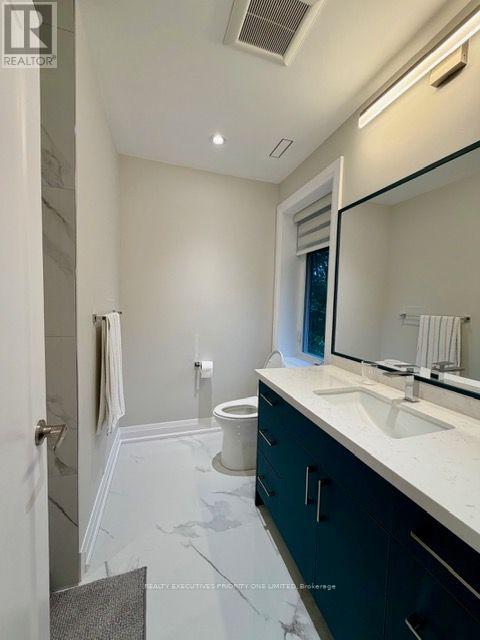 2nd Floor - 10 Lascelles Boulevard Property Photo 14
