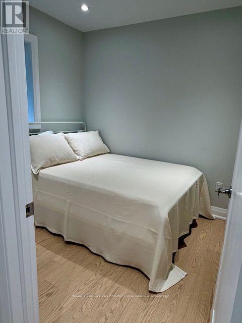 2nd Floor - 10 Lascelles Boulevard Property Photo 20