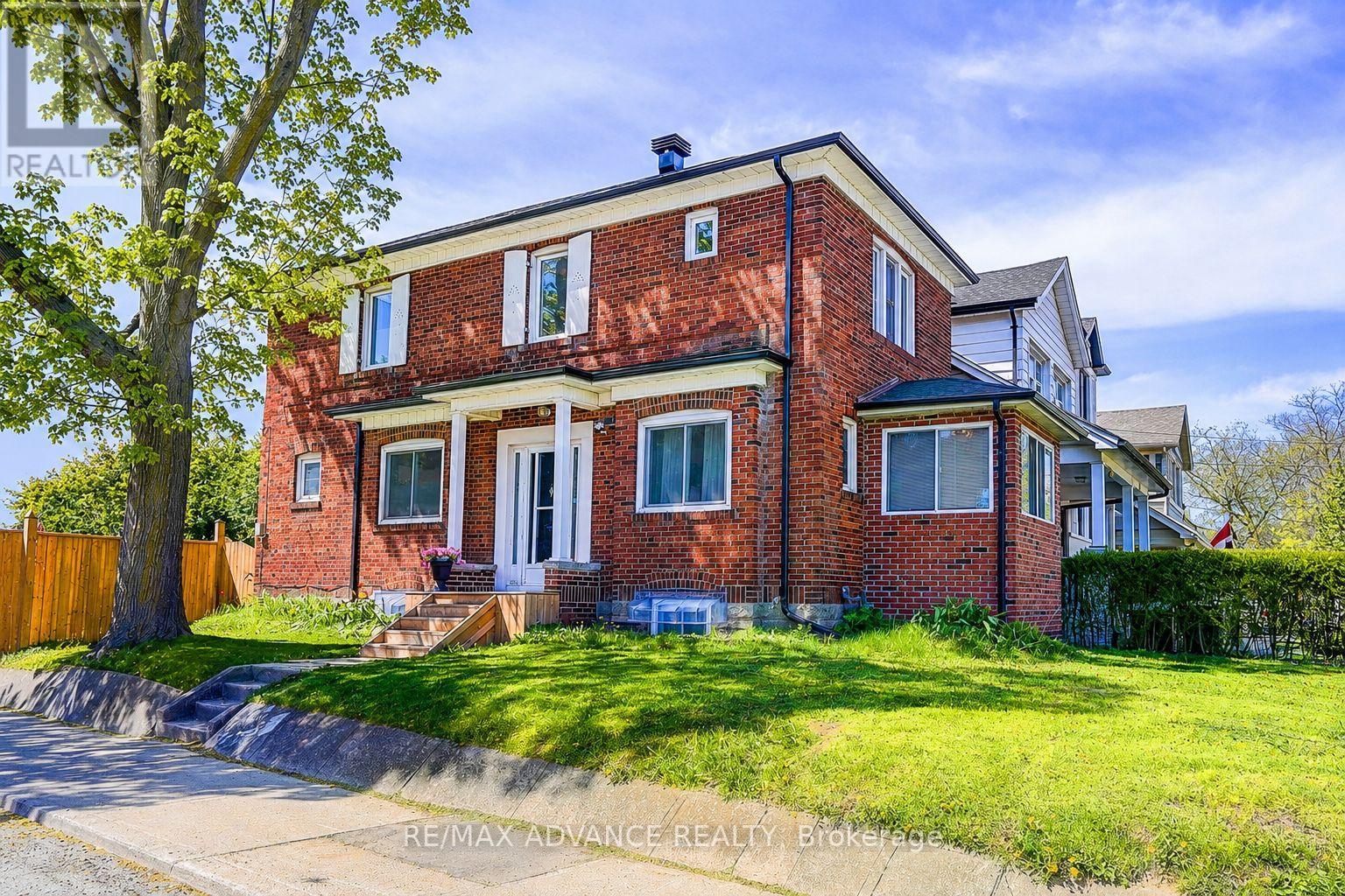 33 Castlefield Avenue Property Photo 1