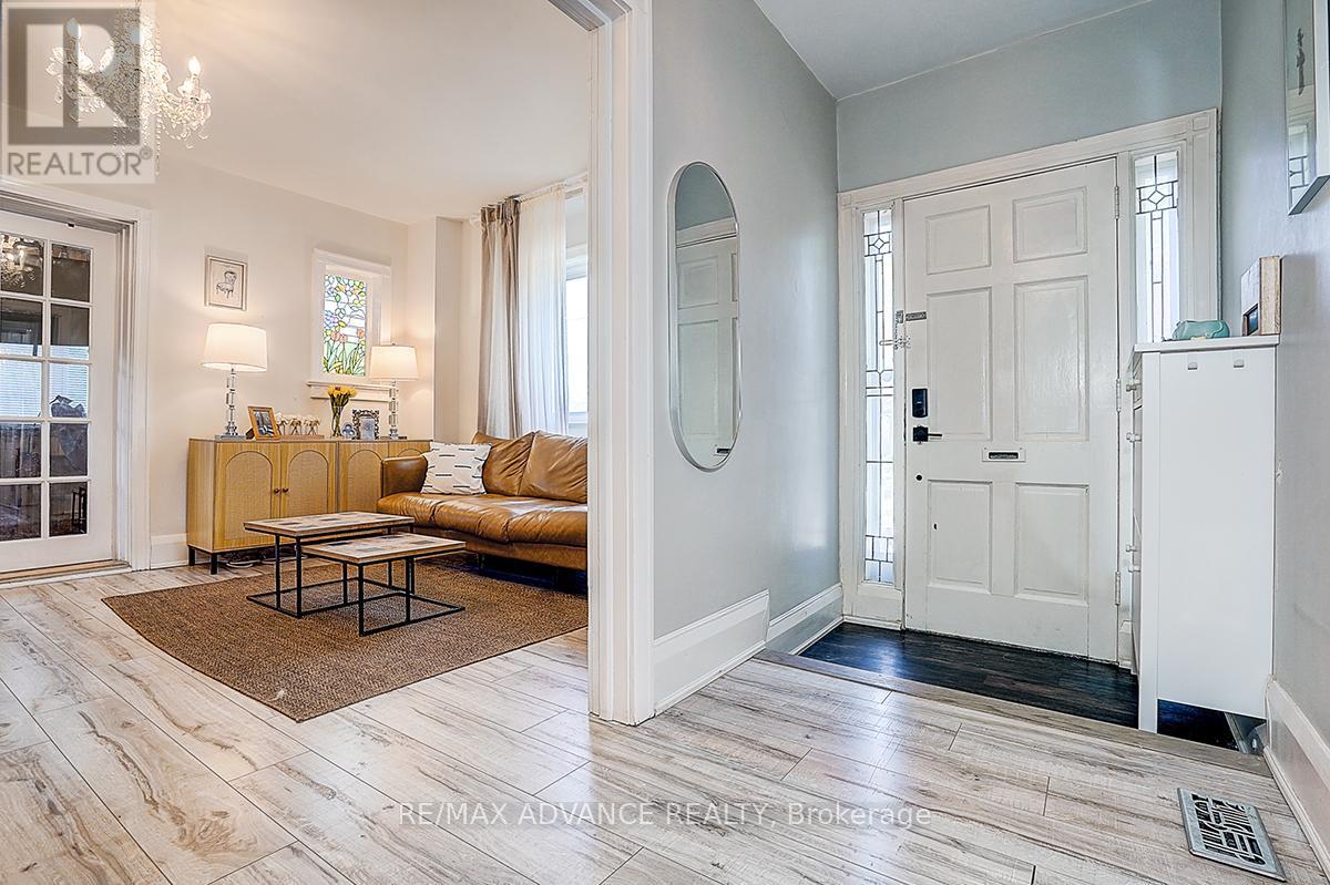 33 Castlefield Avenue Property Photo 3