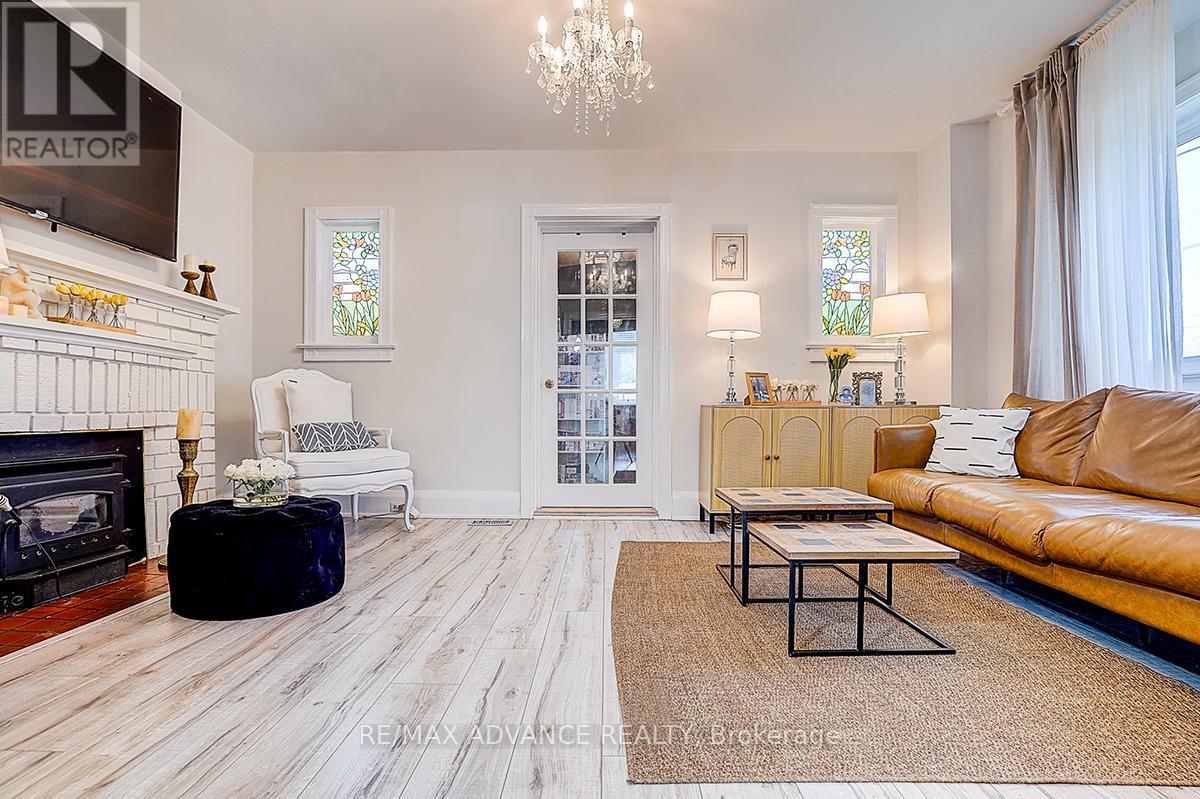 33 Castlefield Avenue Property Photo 4