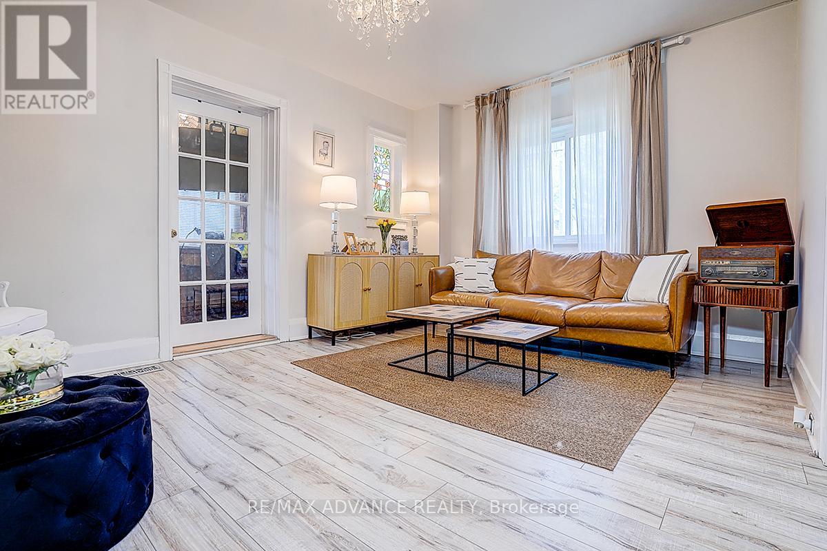 33 Castlefield Avenue Property Photo 6