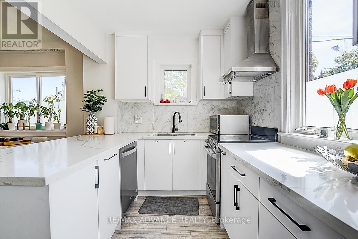 33 Castlefield Avenue Property Photo 17