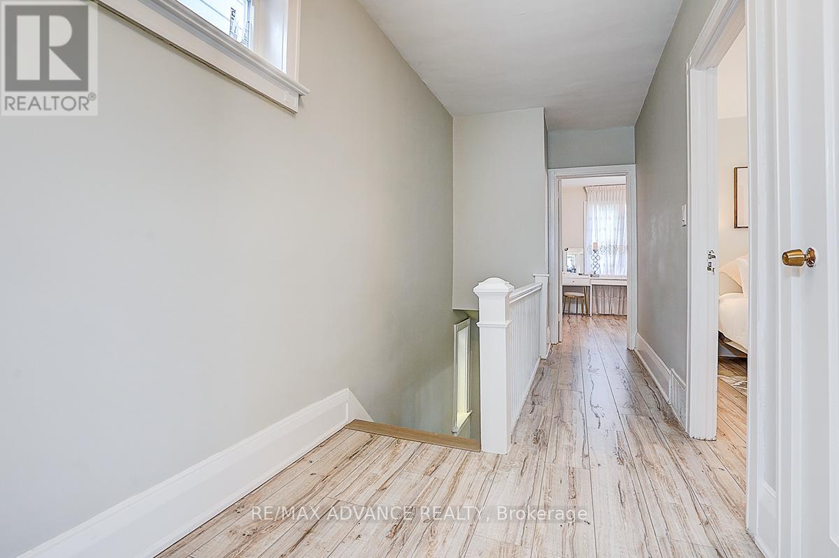 33 Castlefield Avenue Property Photo 23