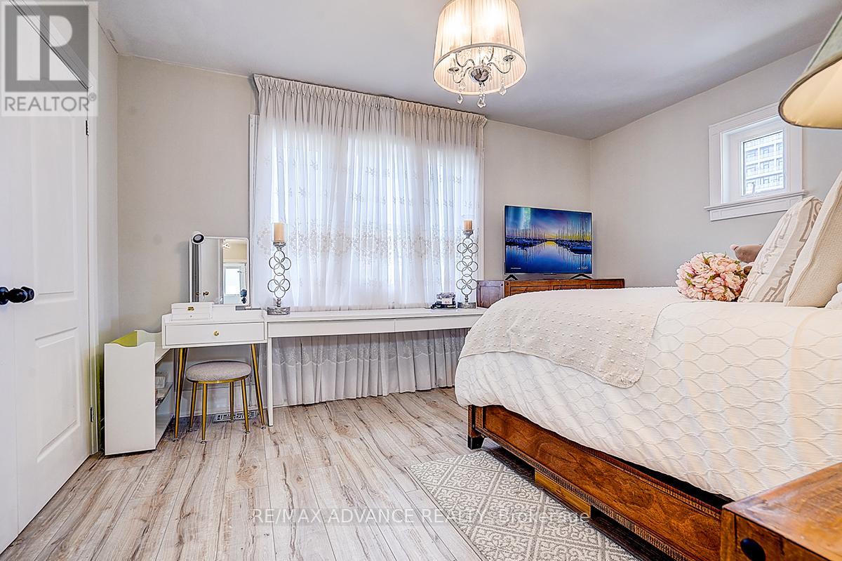 33 Castlefield Avenue Property Photo 24