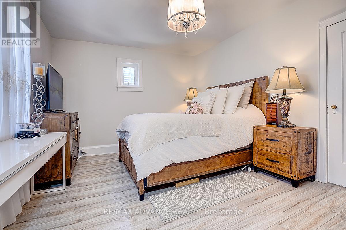 33 Castlefield Avenue Property Photo 26