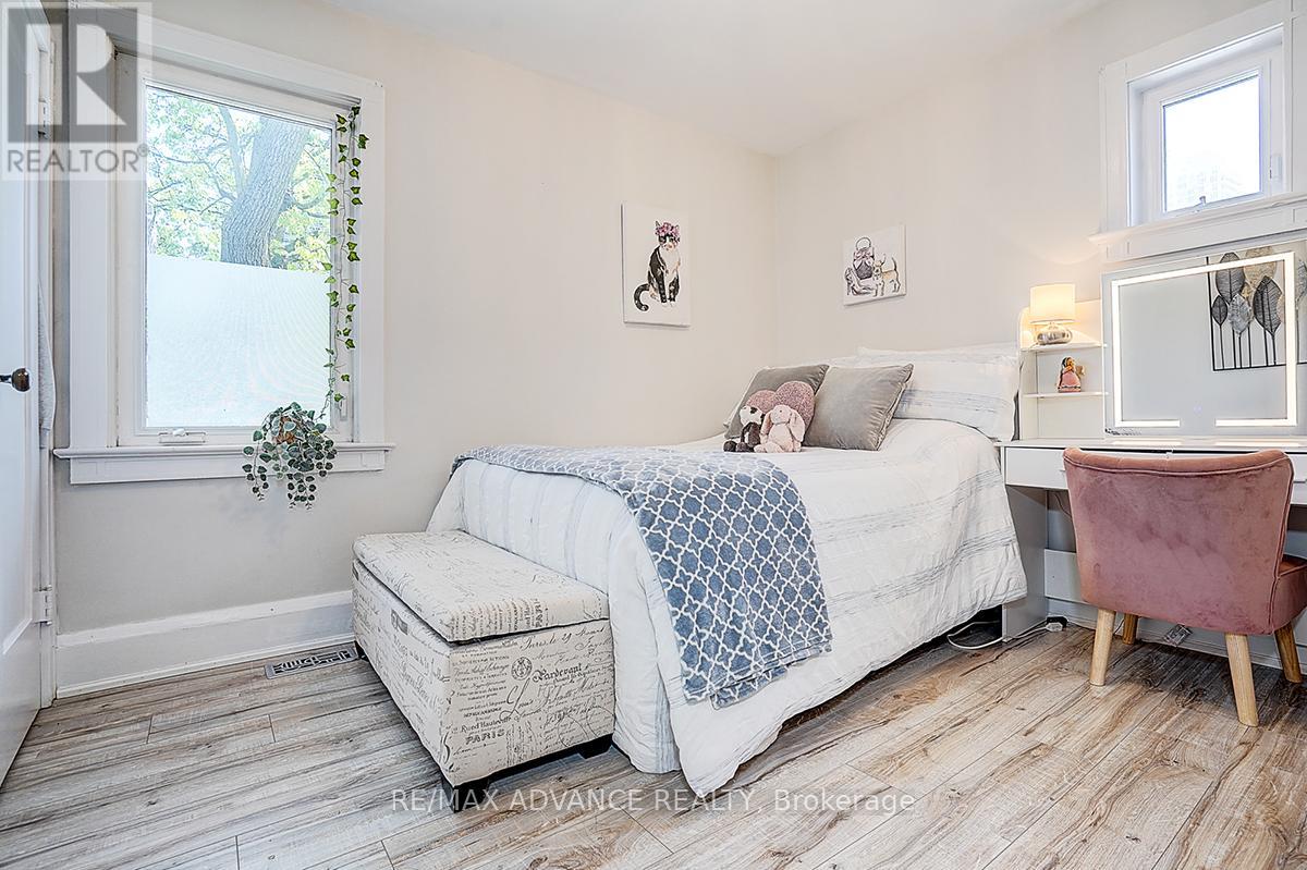 33 Castlefield Avenue Property Photo 28