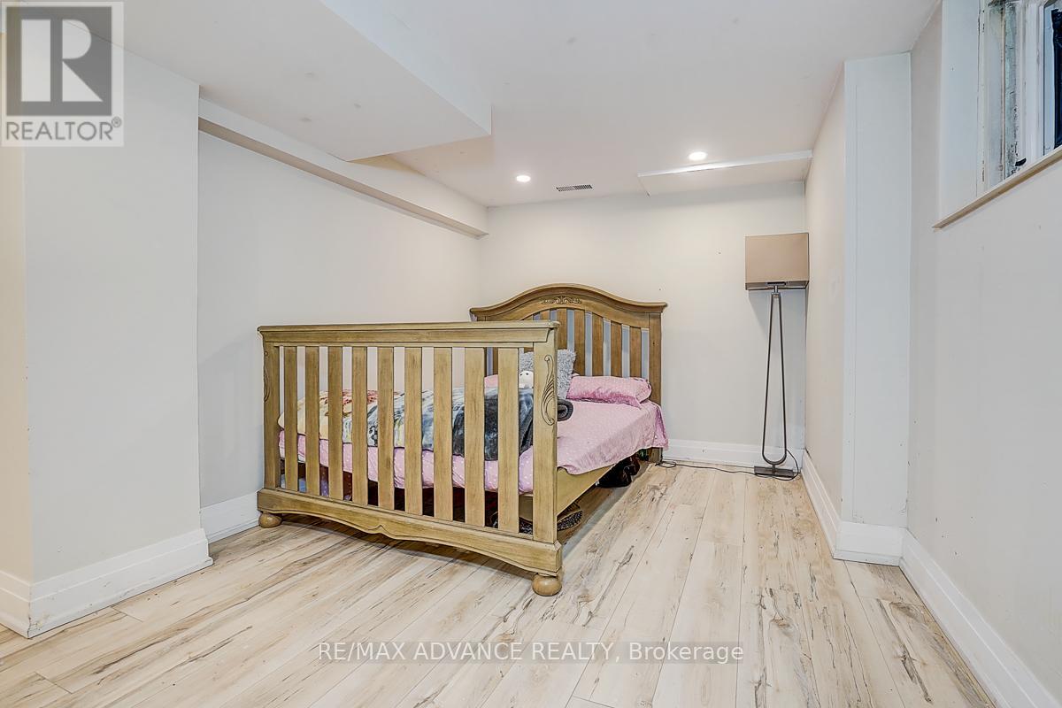 33 Castlefield Avenue Property Photo 33