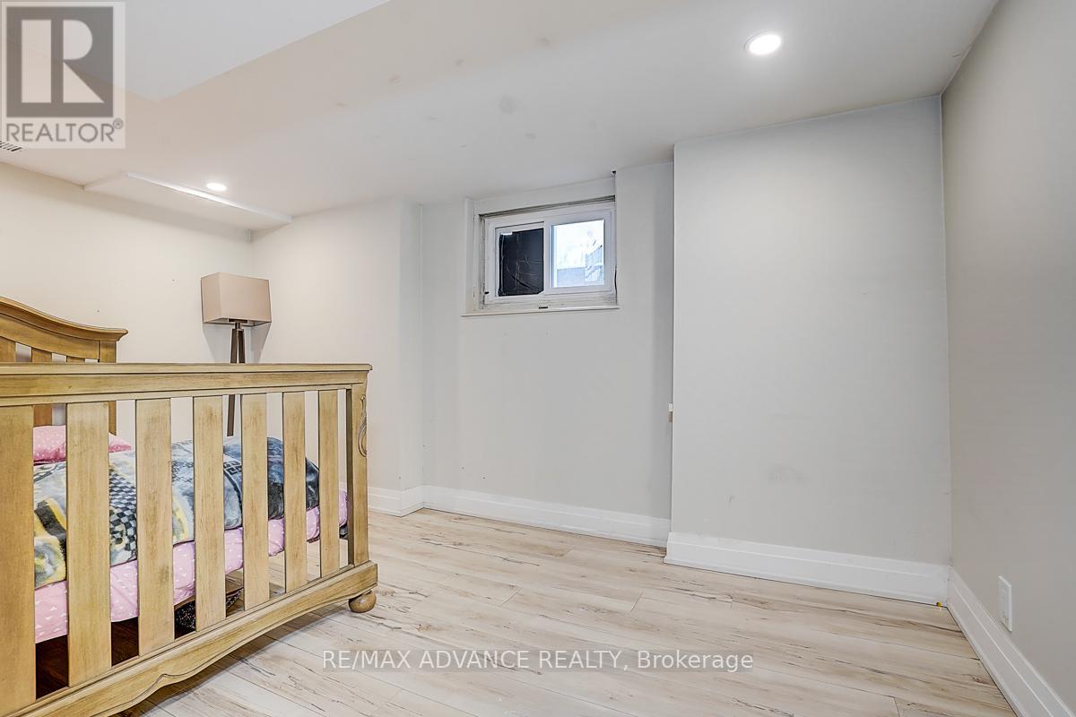 33 Castlefield Avenue Property Photo 34