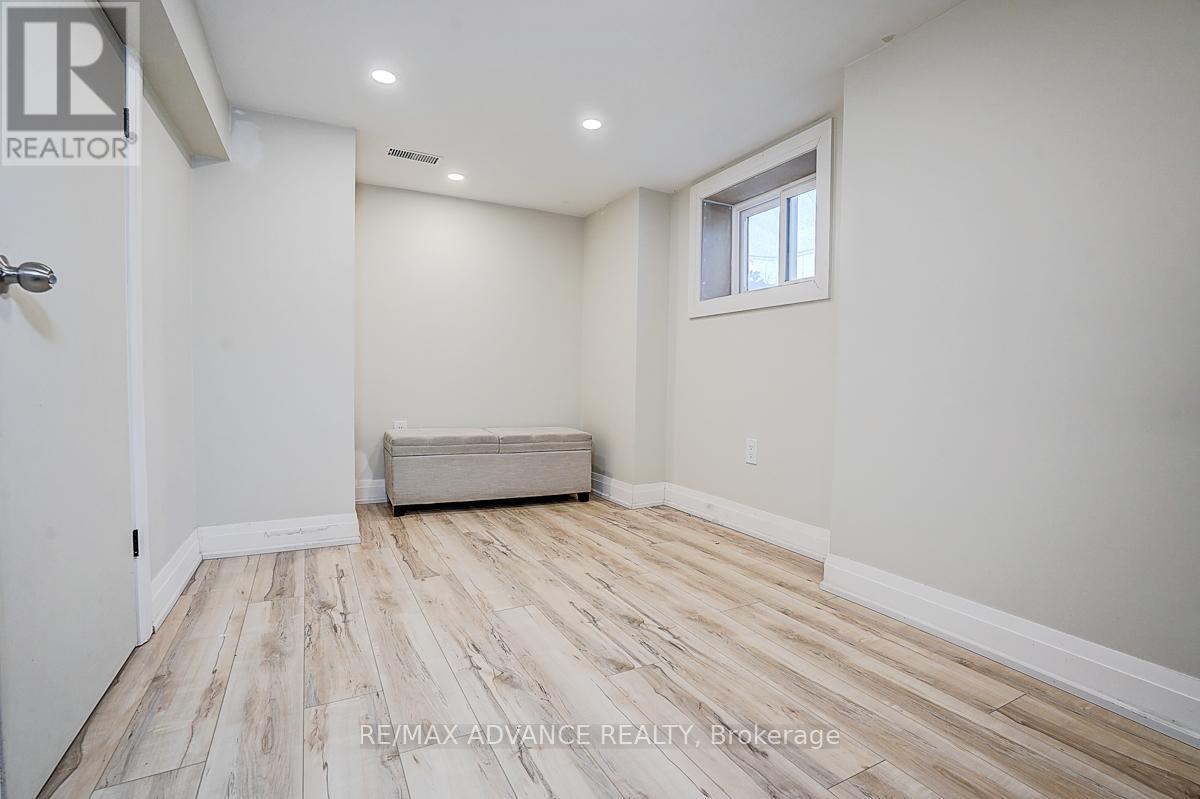 33 Castlefield Avenue Property Photo 36