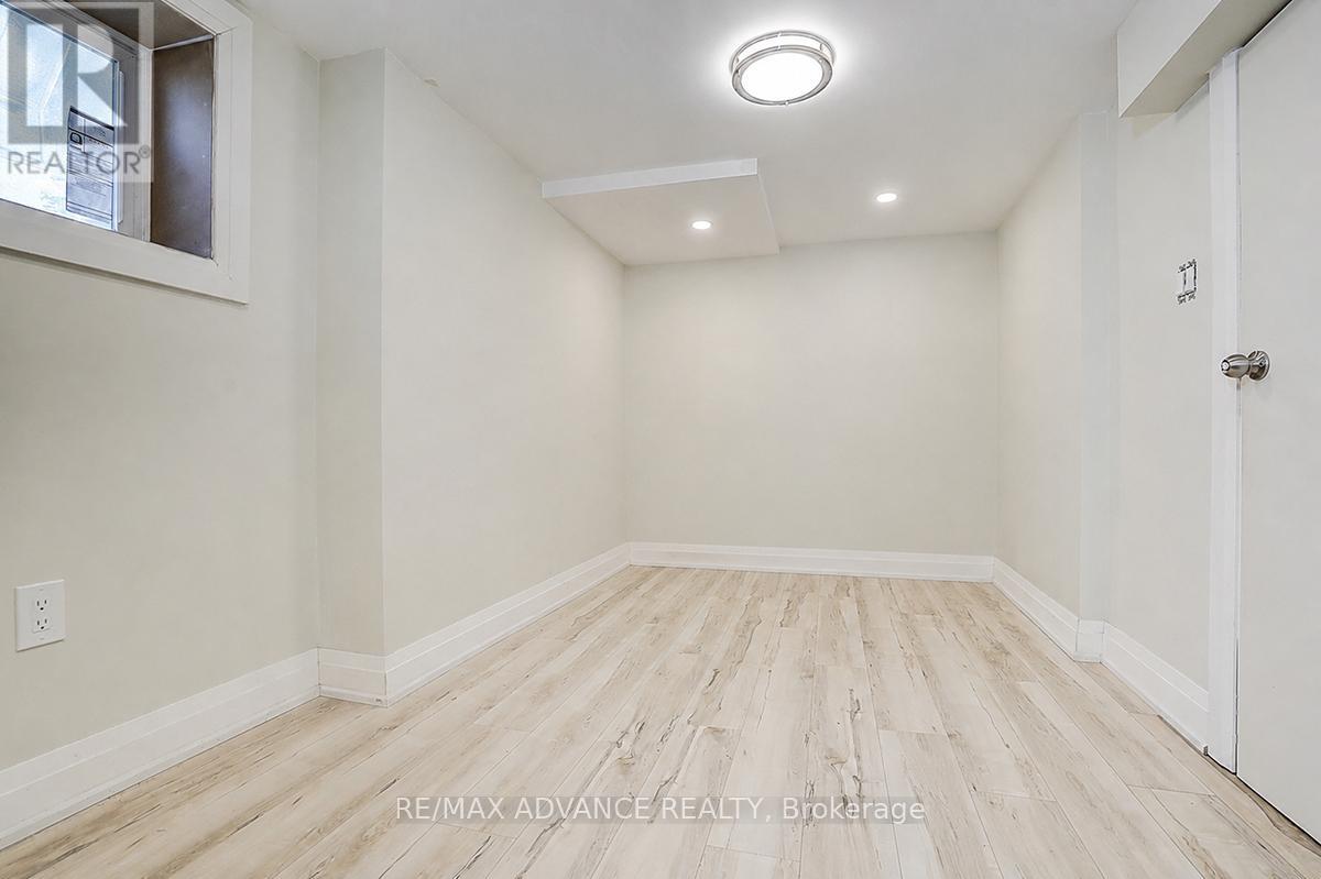 33 Castlefield Avenue Property Photo 37