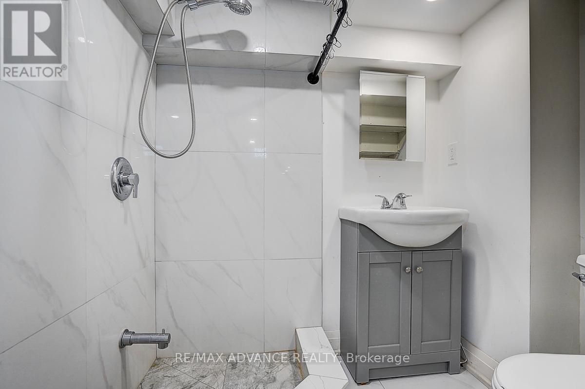 33 Castlefield Avenue Property Photo 38