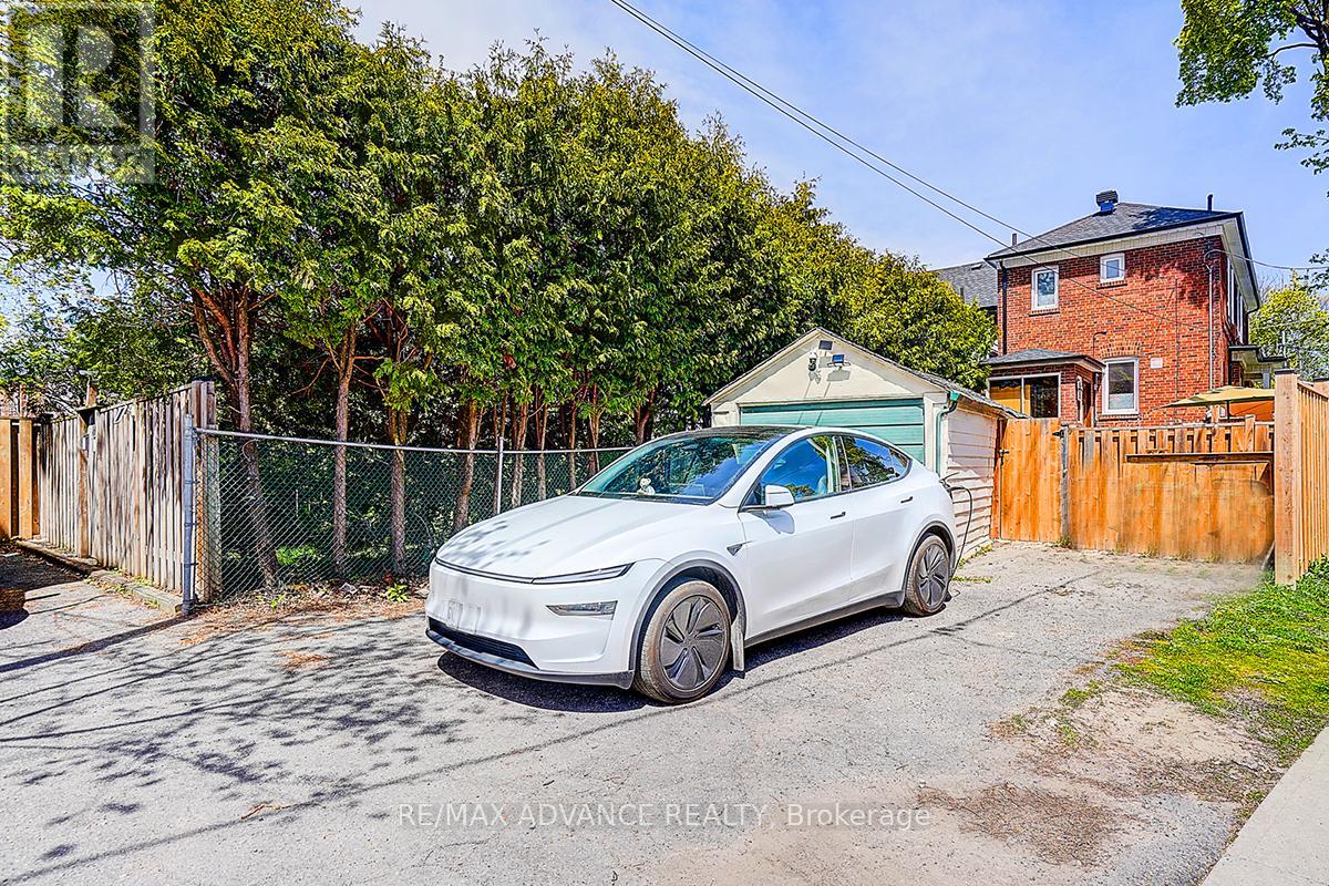 33 Castlefield Avenue Property Photo 41