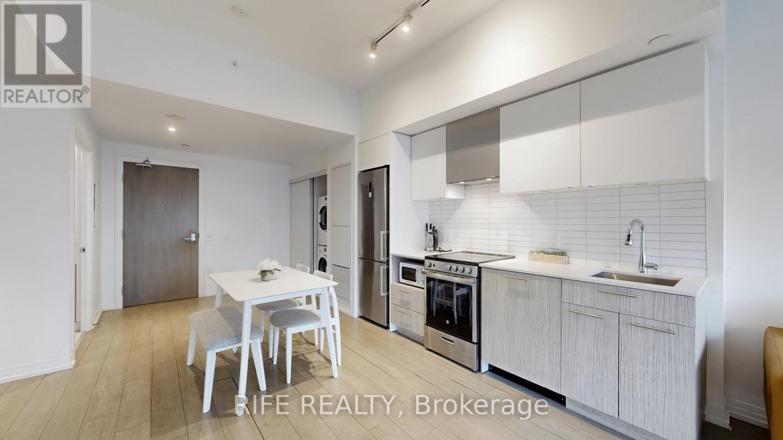 830 - 251 Jarvis Street Property Photo 8