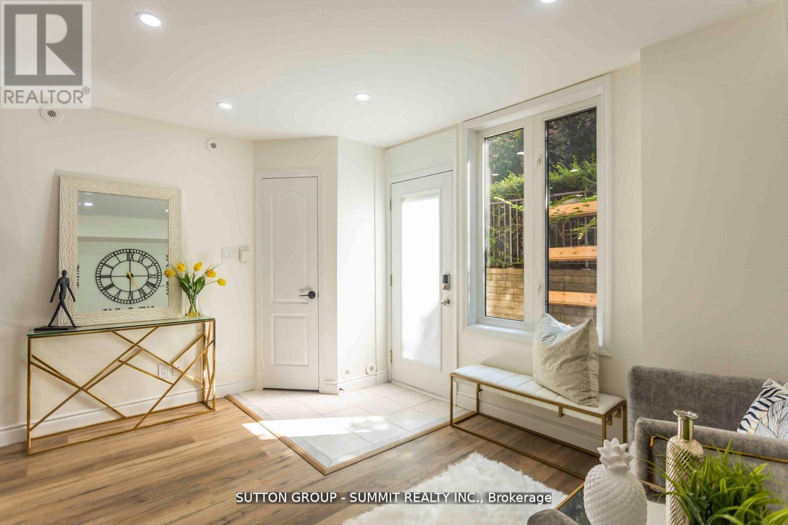 421 - 12 Douro Street Property Photo 1