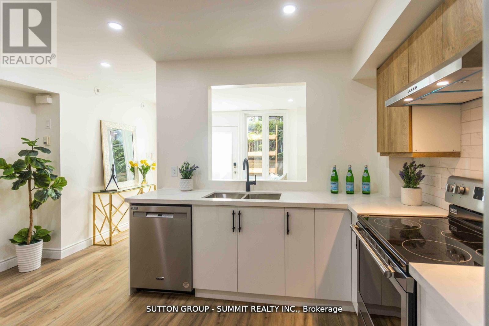 421 - 12 Douro Street Property Photo 2