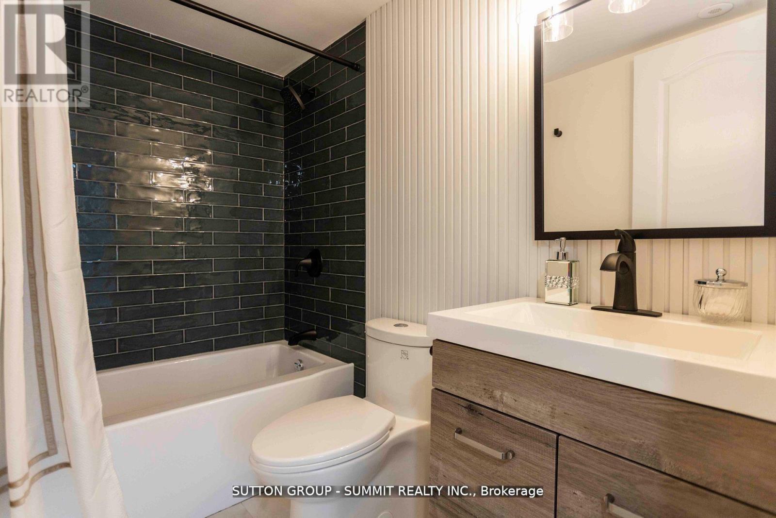 421 - 12 Douro Street Property Photo 7
