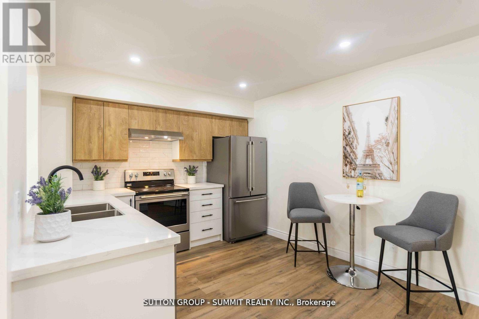 421 - 12 Douro Street Property Photo 9