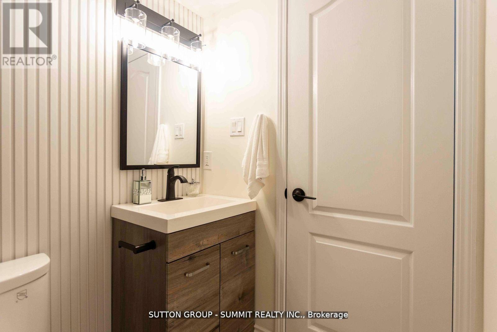 421 - 12 Douro Street Property Photo 10