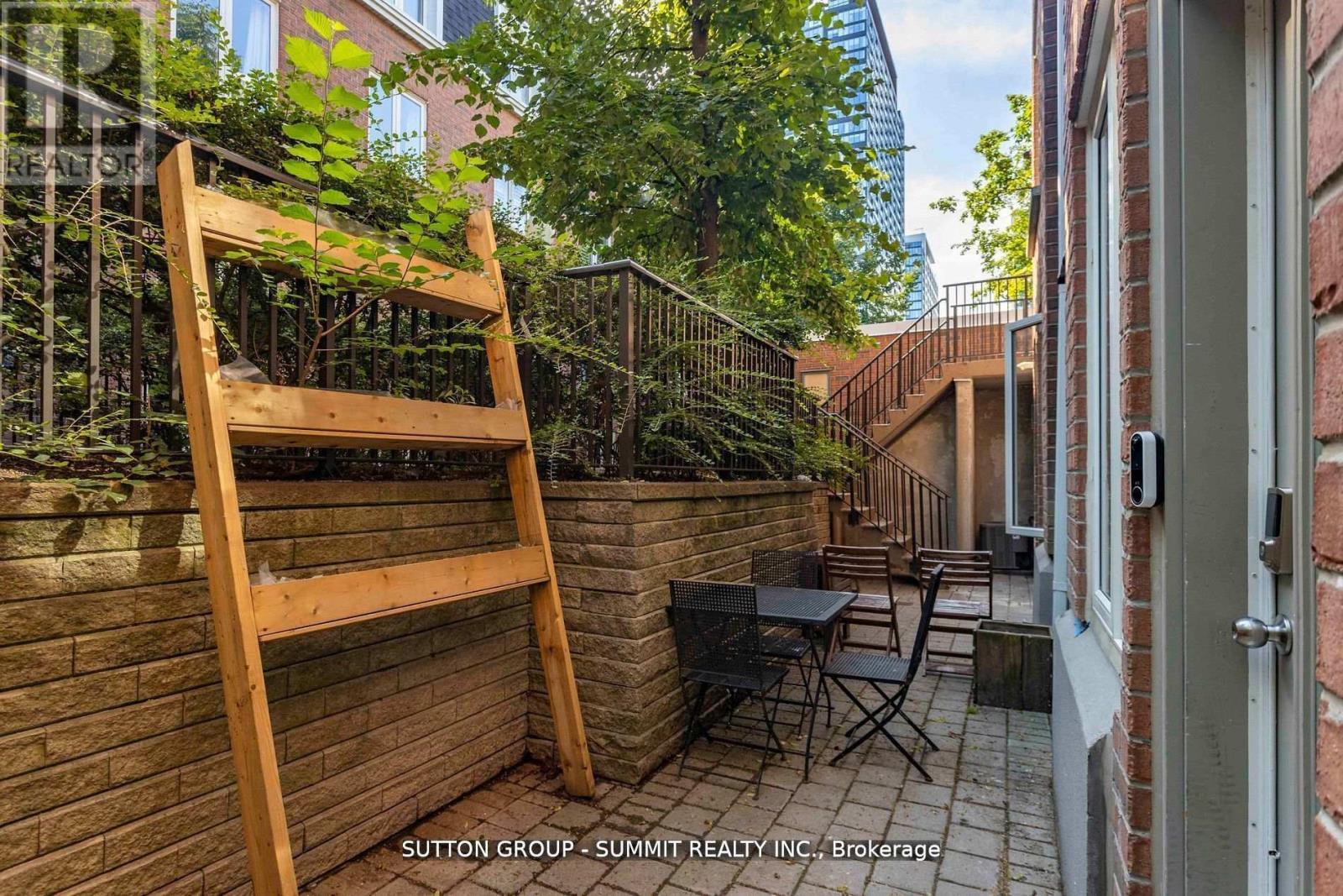 421 - 12 Douro Street Property Photo 15