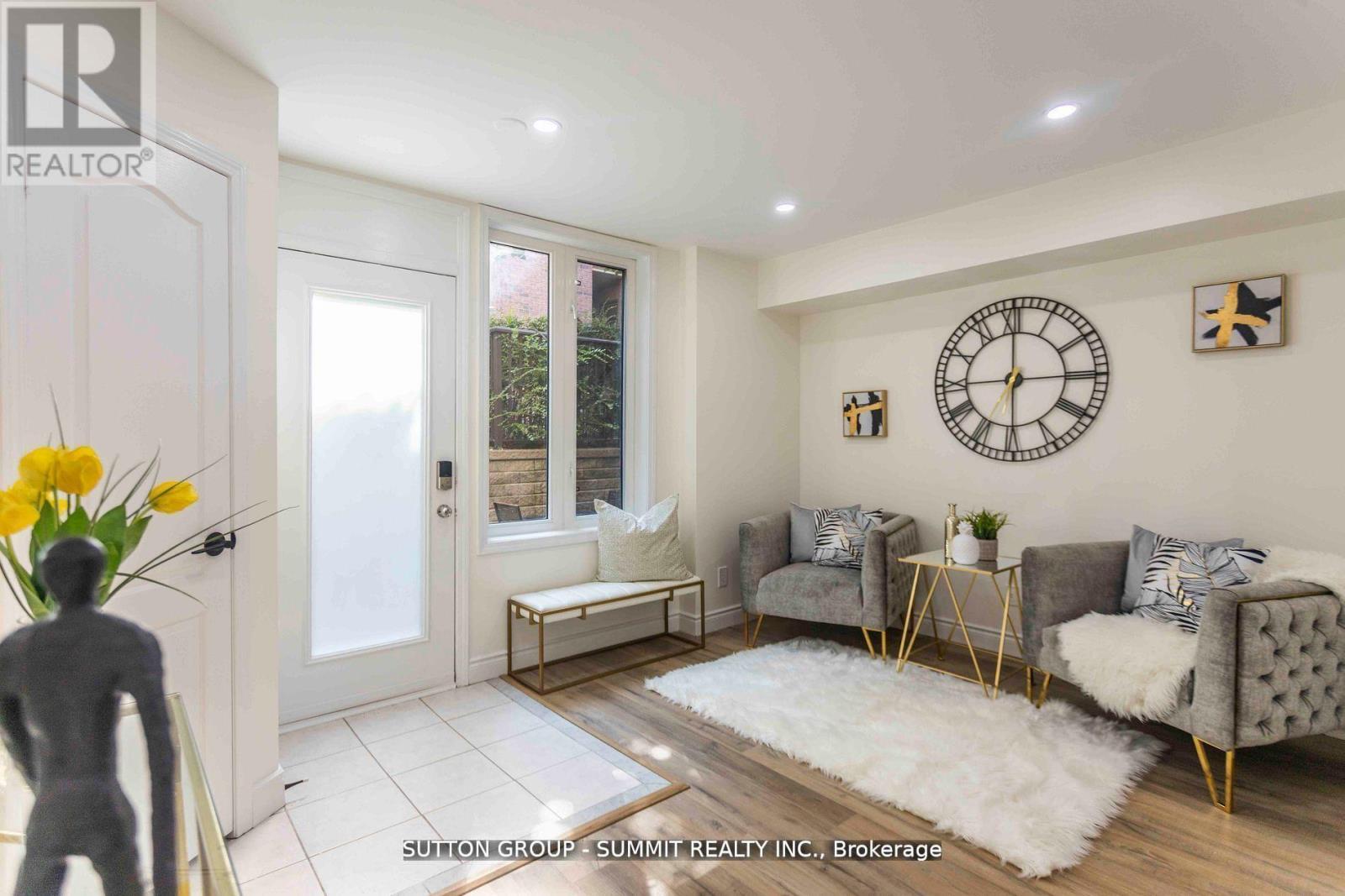 421 - 12 Douro Street Property Photo 17