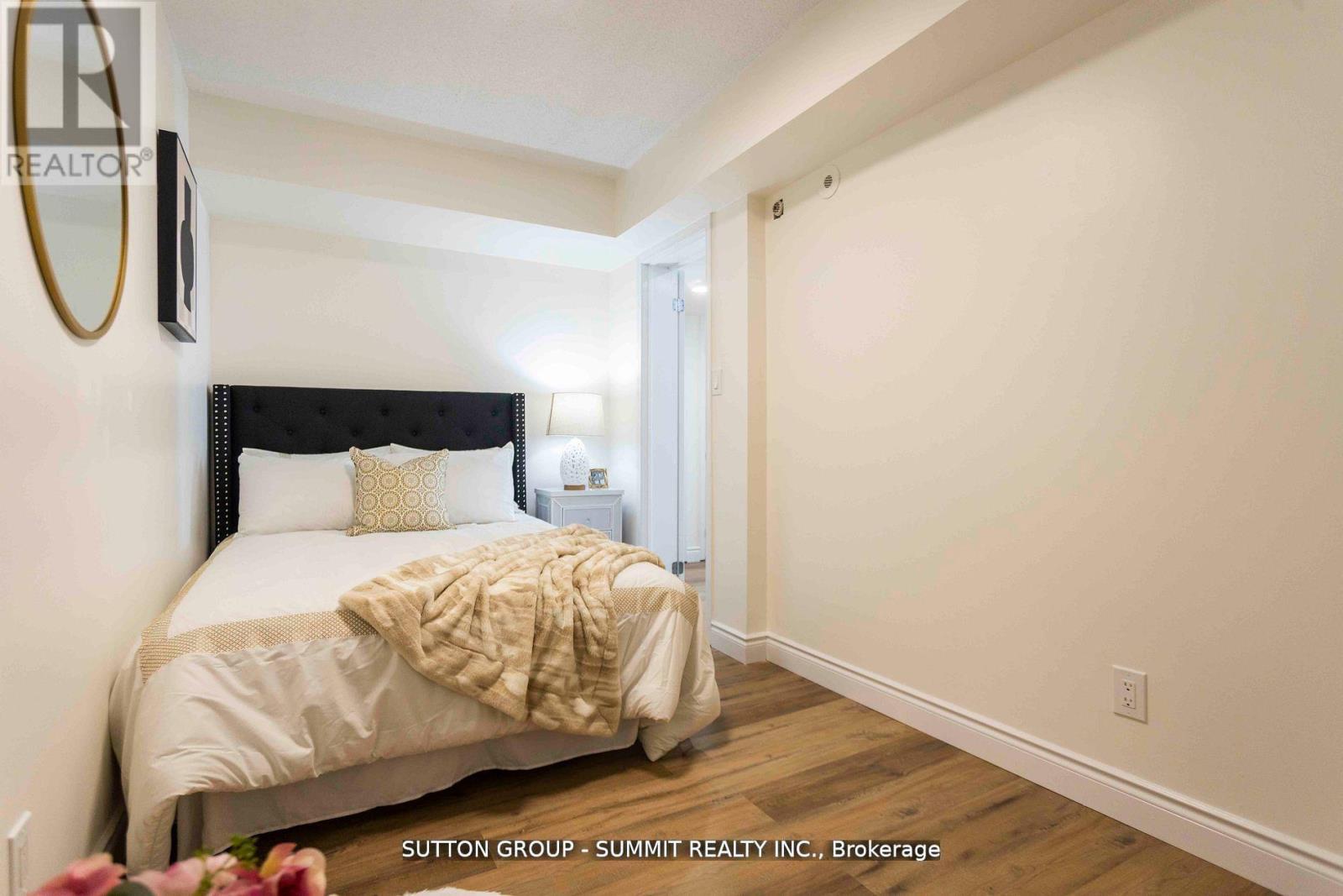 421 - 12 Douro Street Property Photo 23