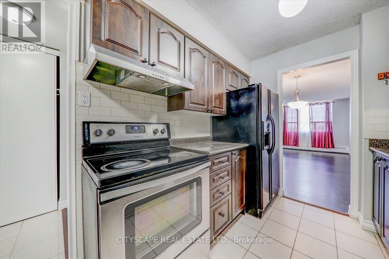 #914 - 25 Sunrise Avenue Property Photo 1