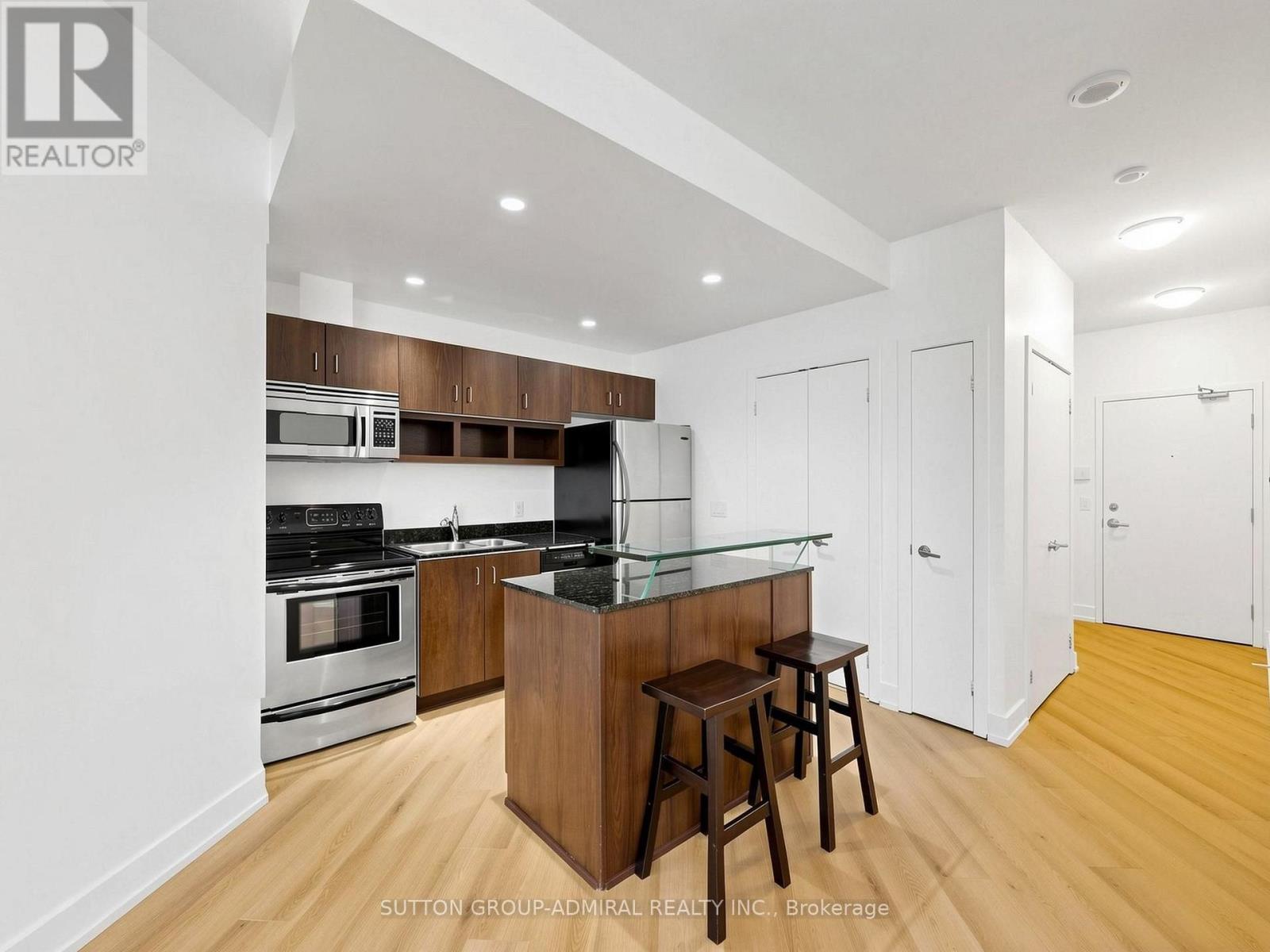 1410 - 218 Queens Quay W Property Photo 5