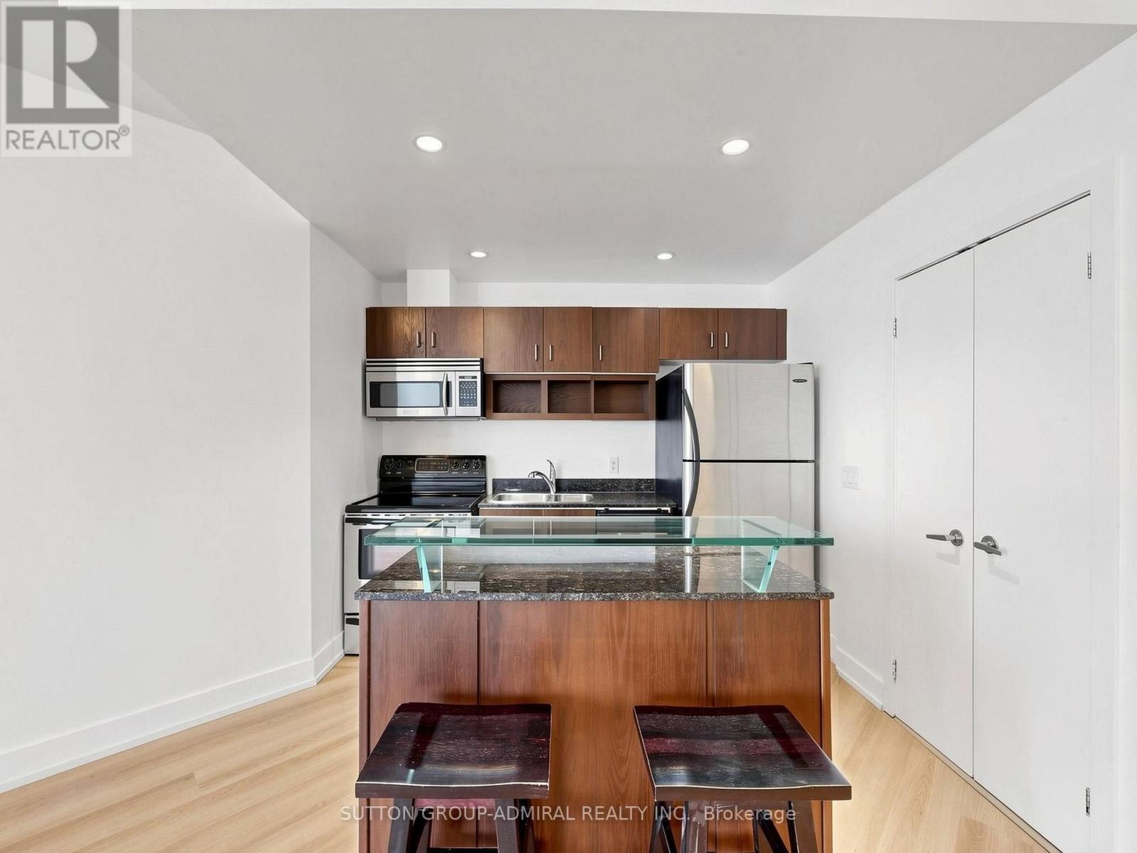 1410 - 218 Queens Quay W Property Photo 6