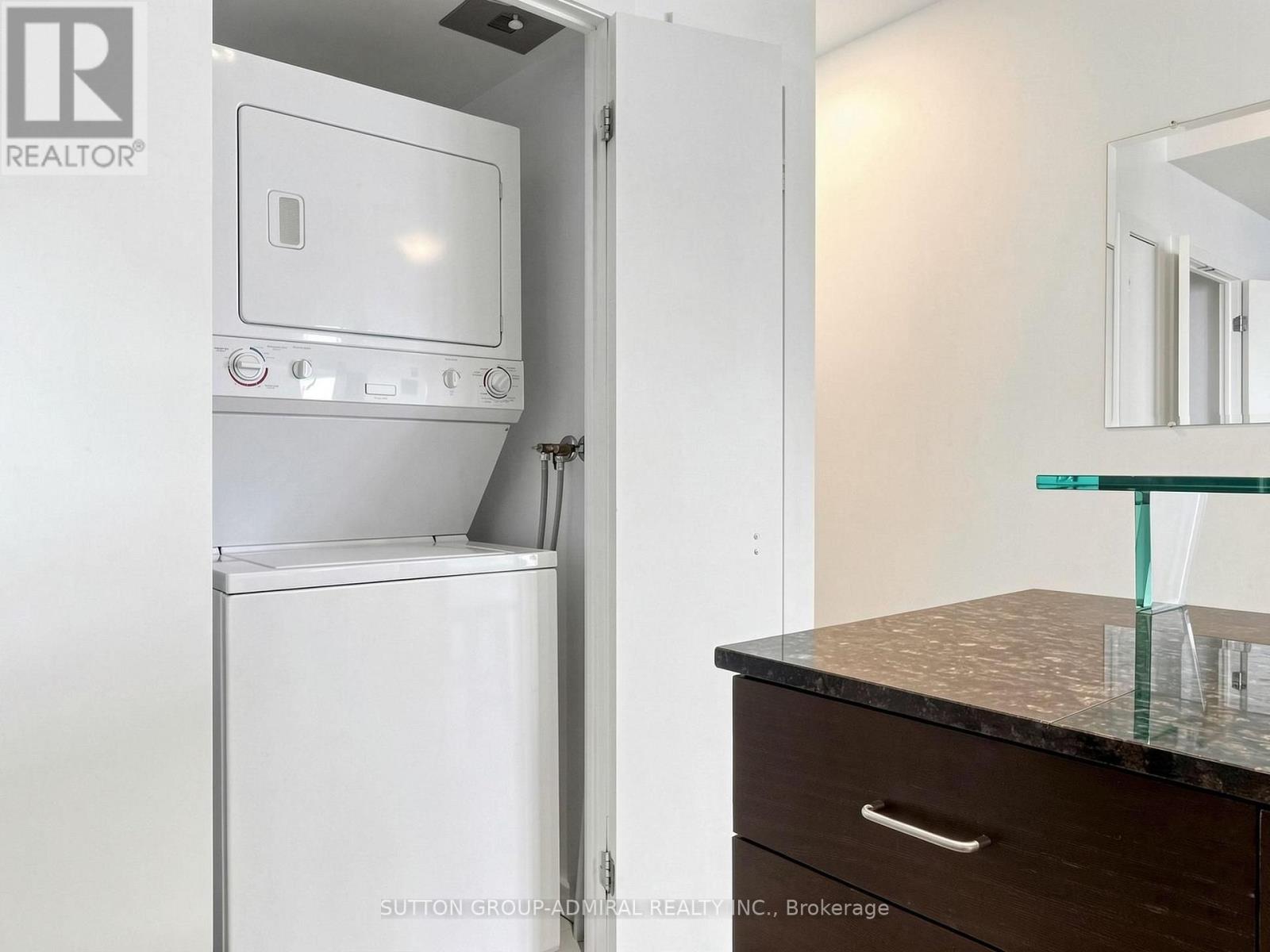 1410 - 218 Queens Quay W Property Photo 7