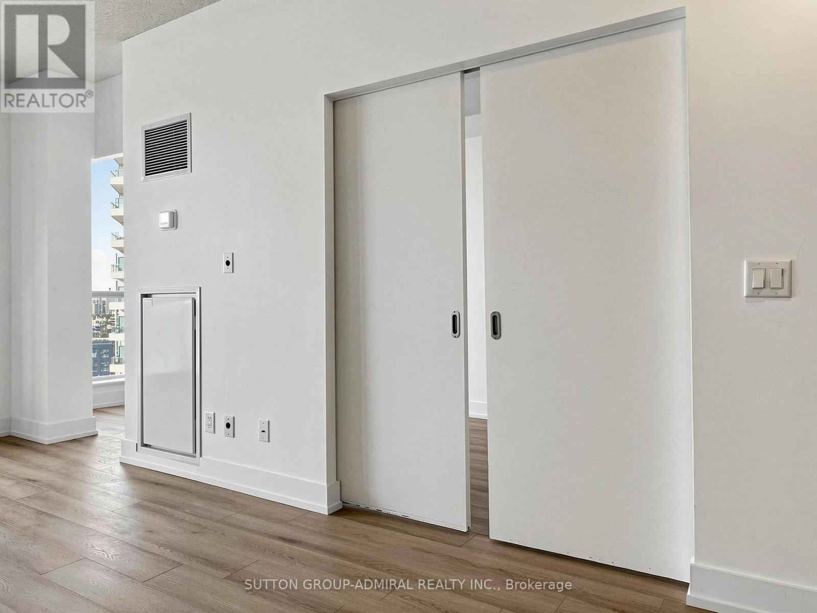 1410 - 218 Queens Quay W Property Photo 8