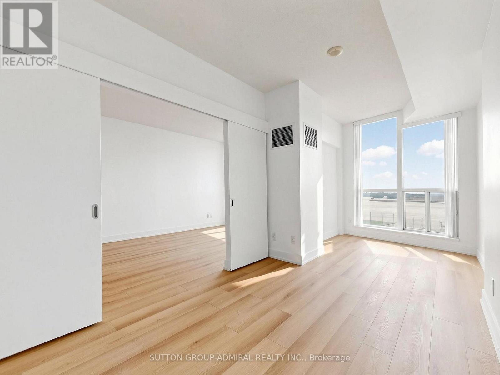 1410 - 218 Queens Quay W Property Photo 10