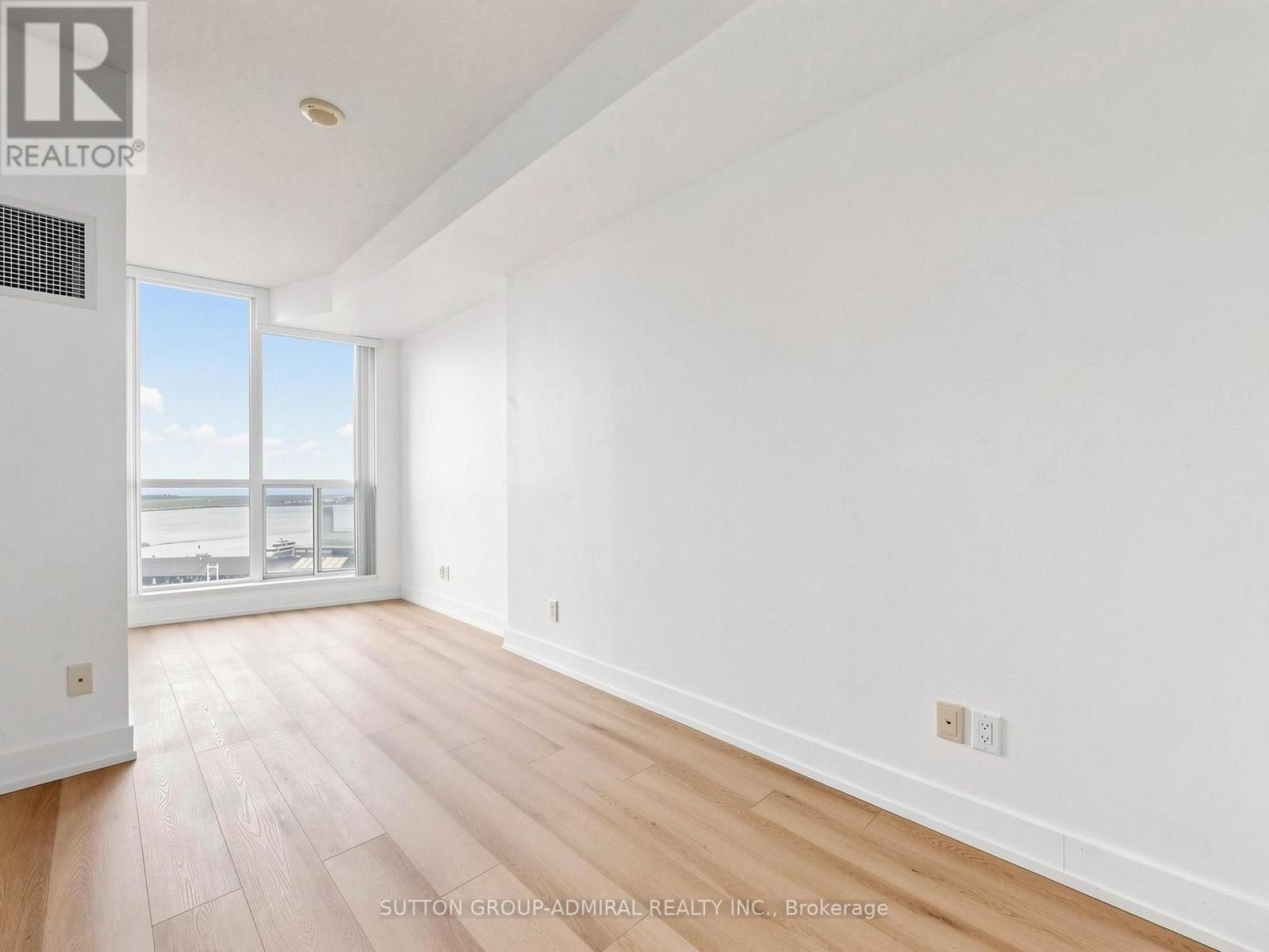 1410 - 218 Queens Quay W Property Photo 11