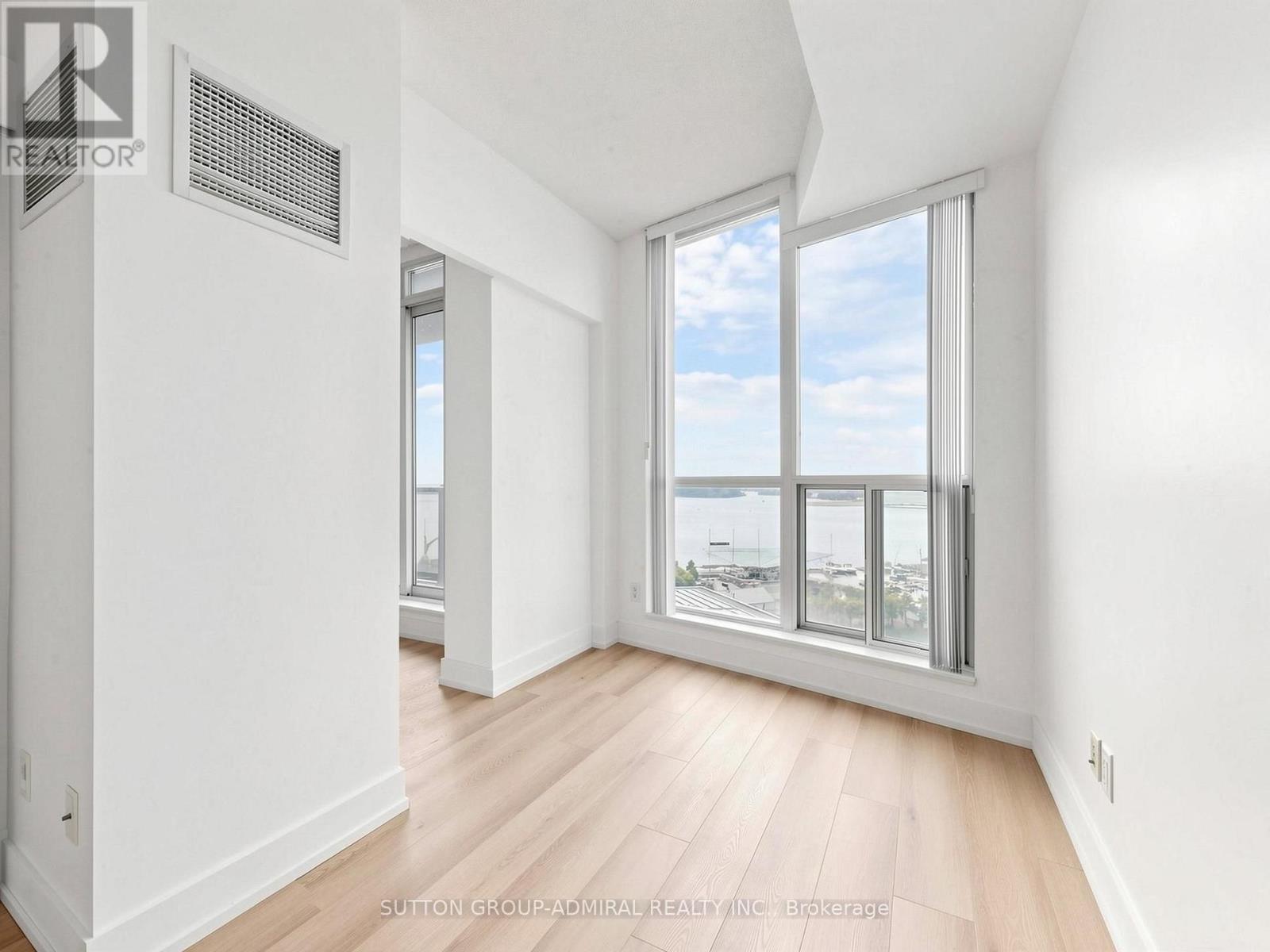 1410 - 218 Queens Quay W Property Photo 12