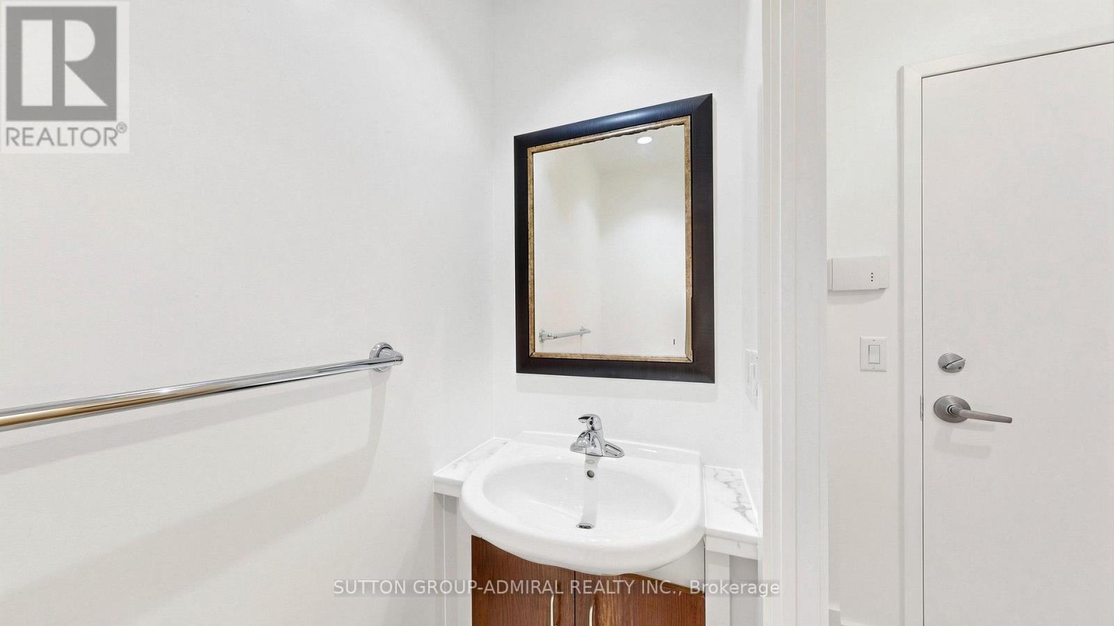 1410 - 218 Queens Quay W Property Photo 13