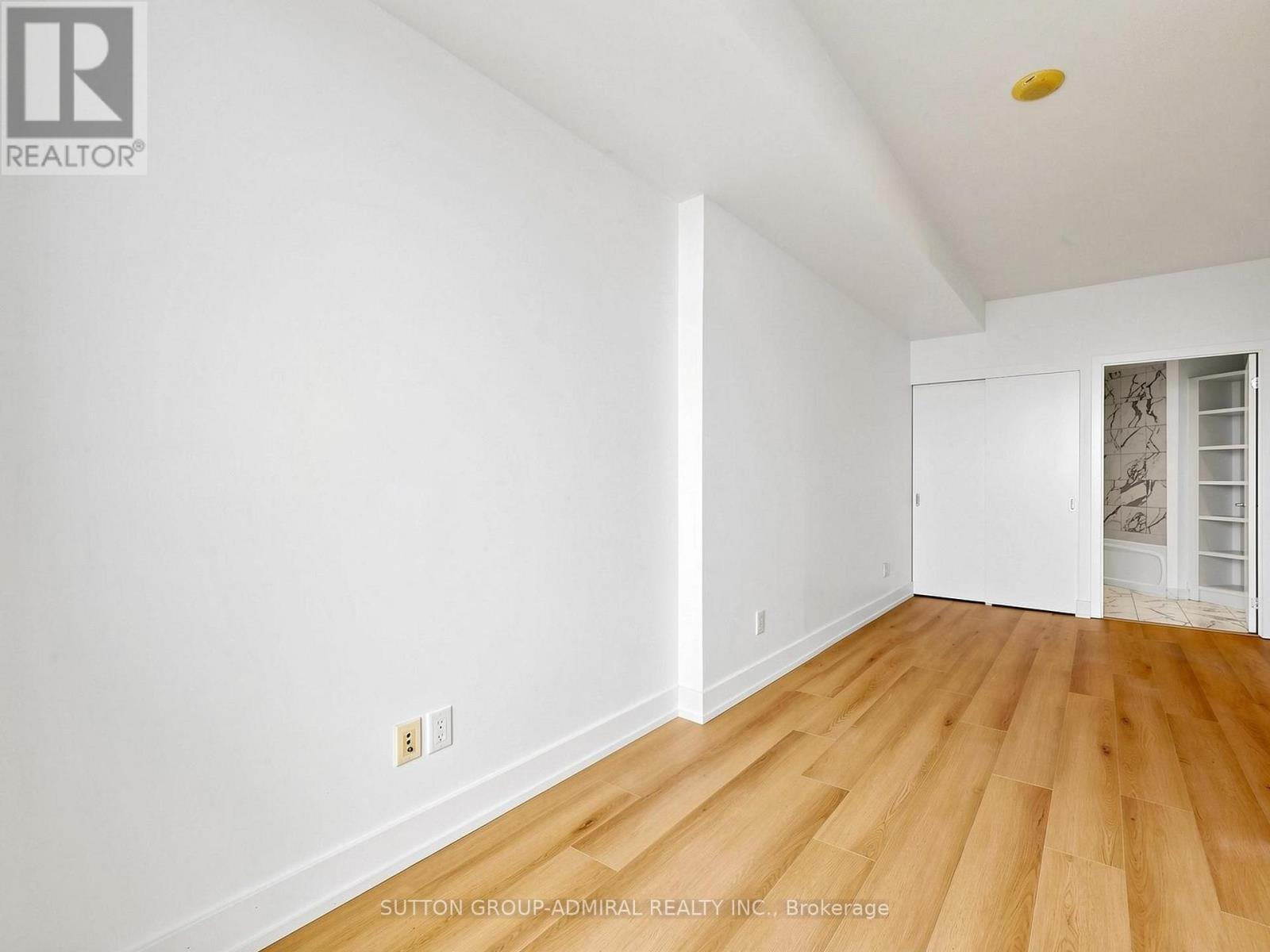 1410 - 218 Queens Quay W Property Photo 14