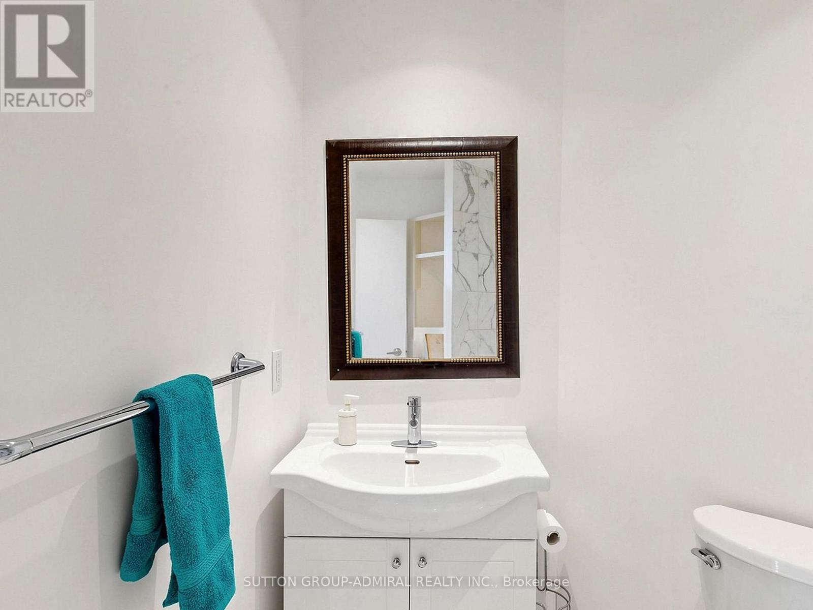 1410 - 218 Queens Quay W Property Photo 16